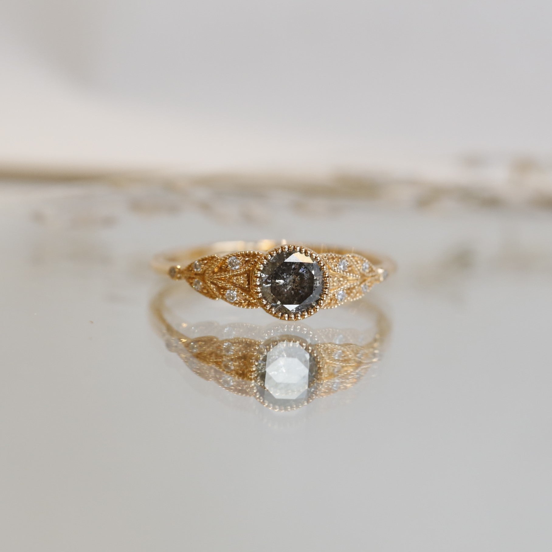 Ring Feuillage L diamond Salt & Pepper