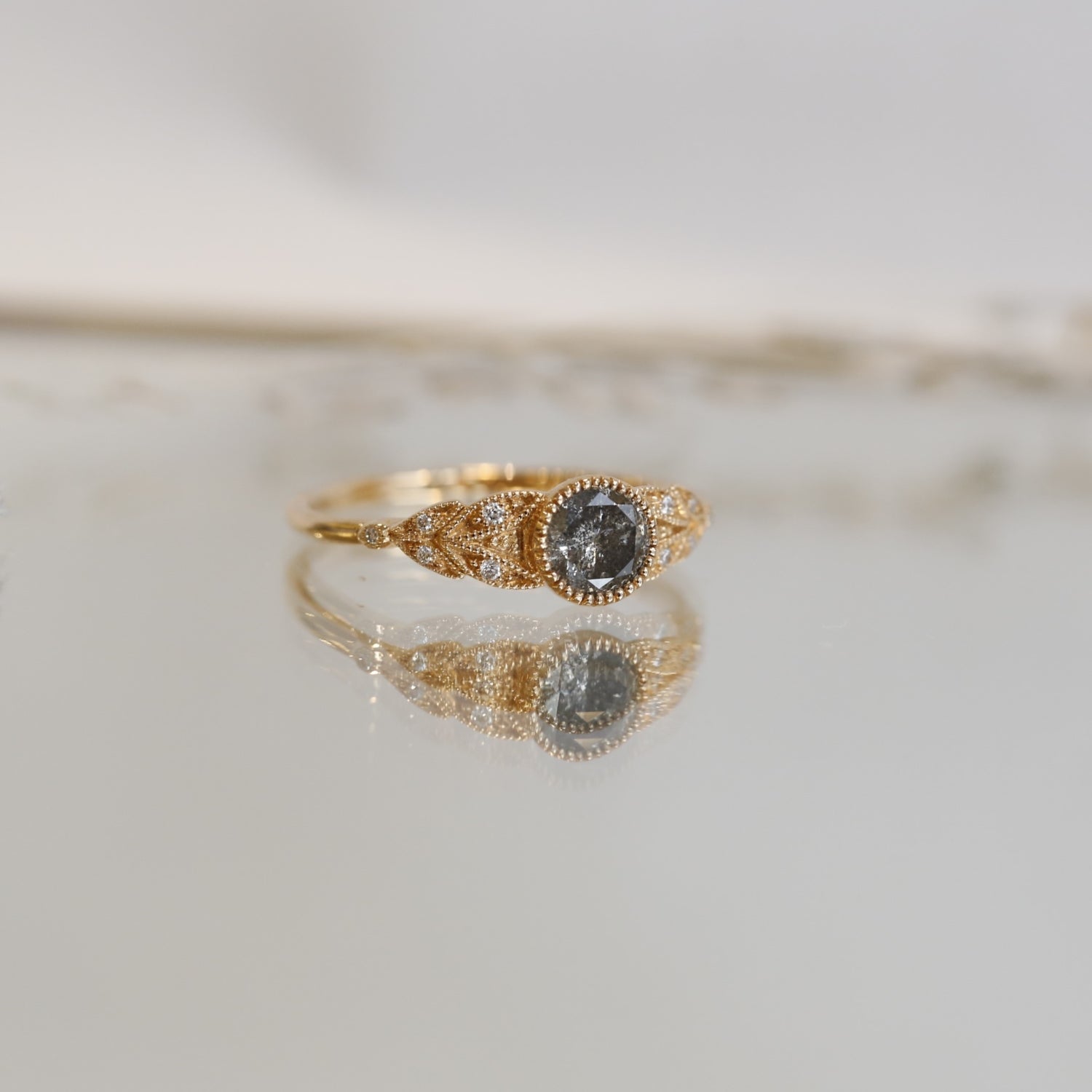 Ring Feuillage L diamond Salt & Pepper