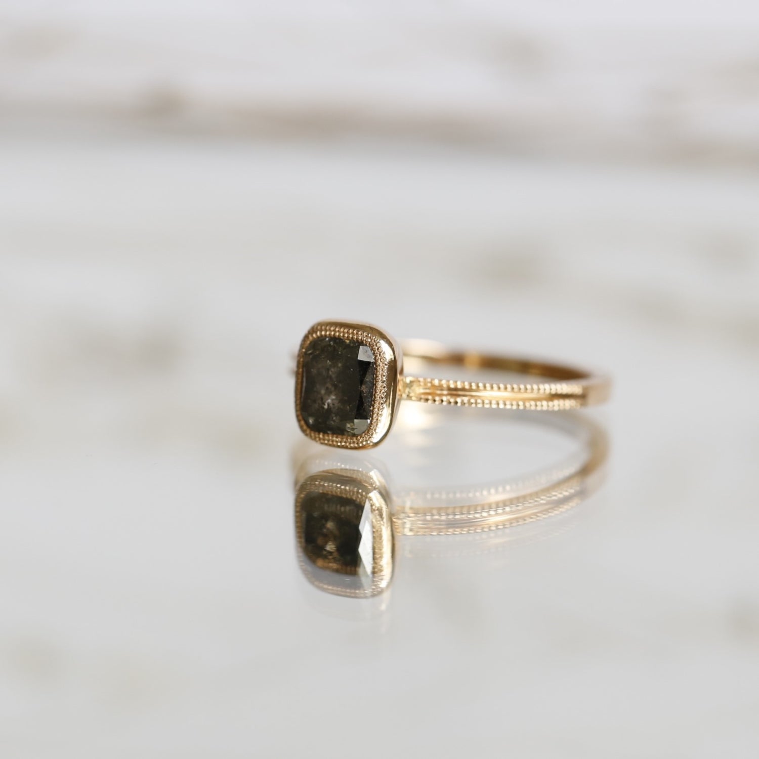 Pièce Unique Solitaire double milgrain cushion Salt & Pepper