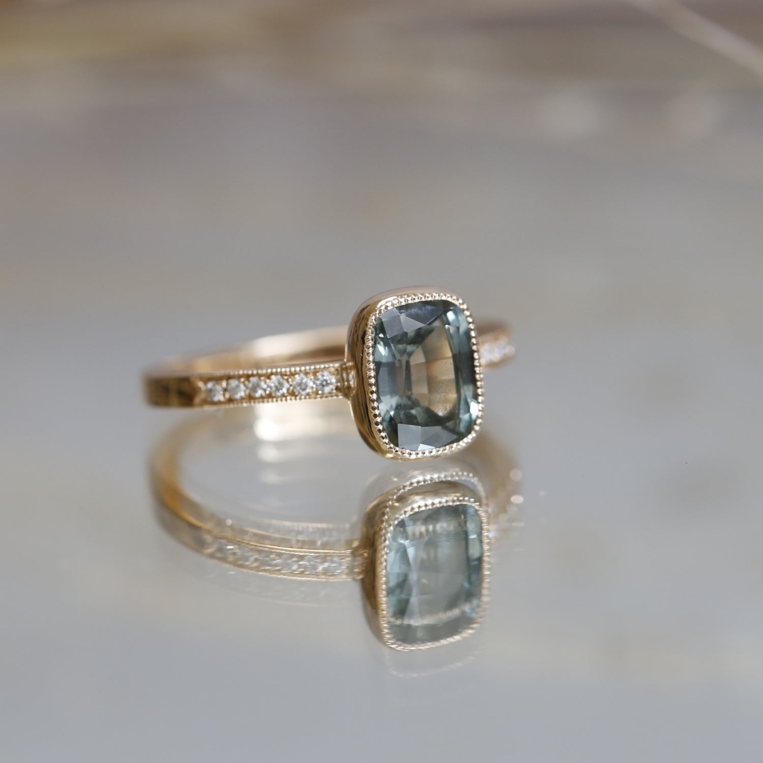 Pièce Unique Juliette green sapphire Umba cushion