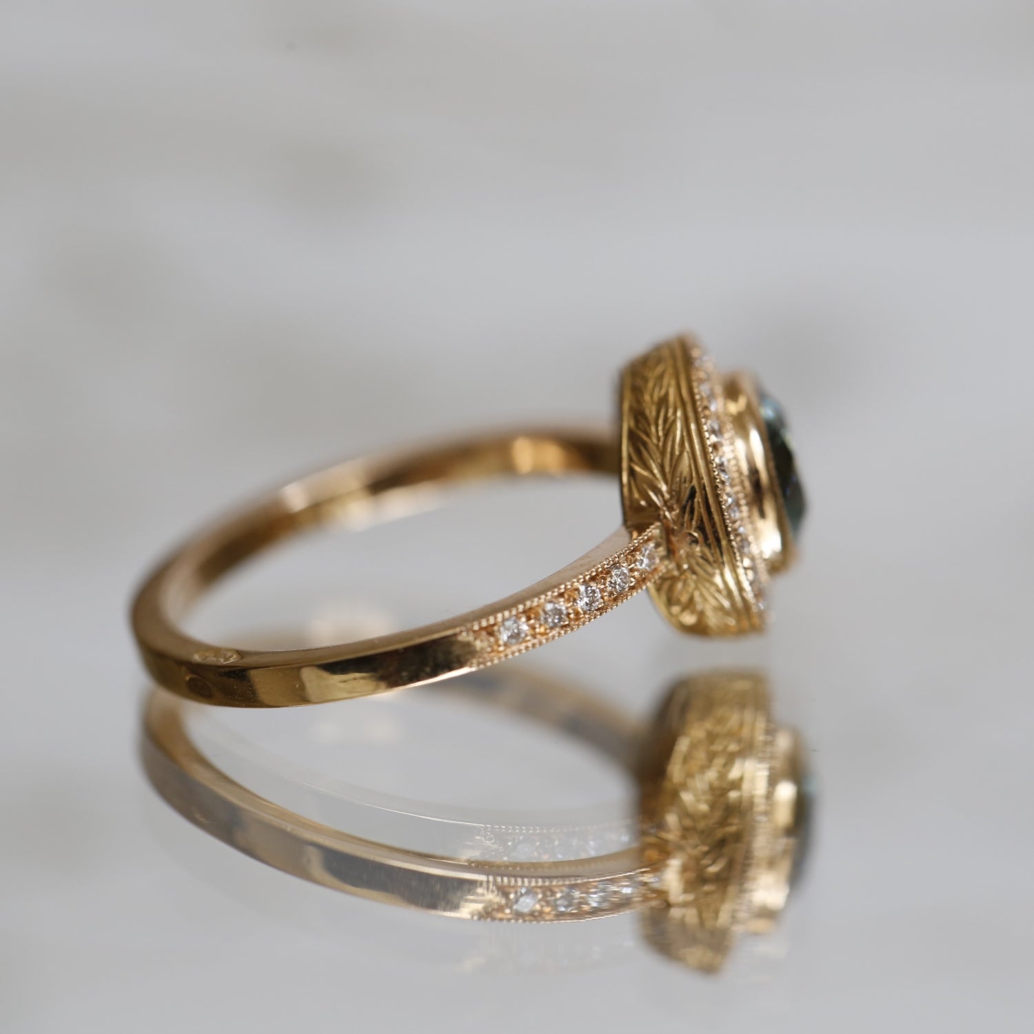 Ring Aphrodite XL engraved Saphir Mermaid