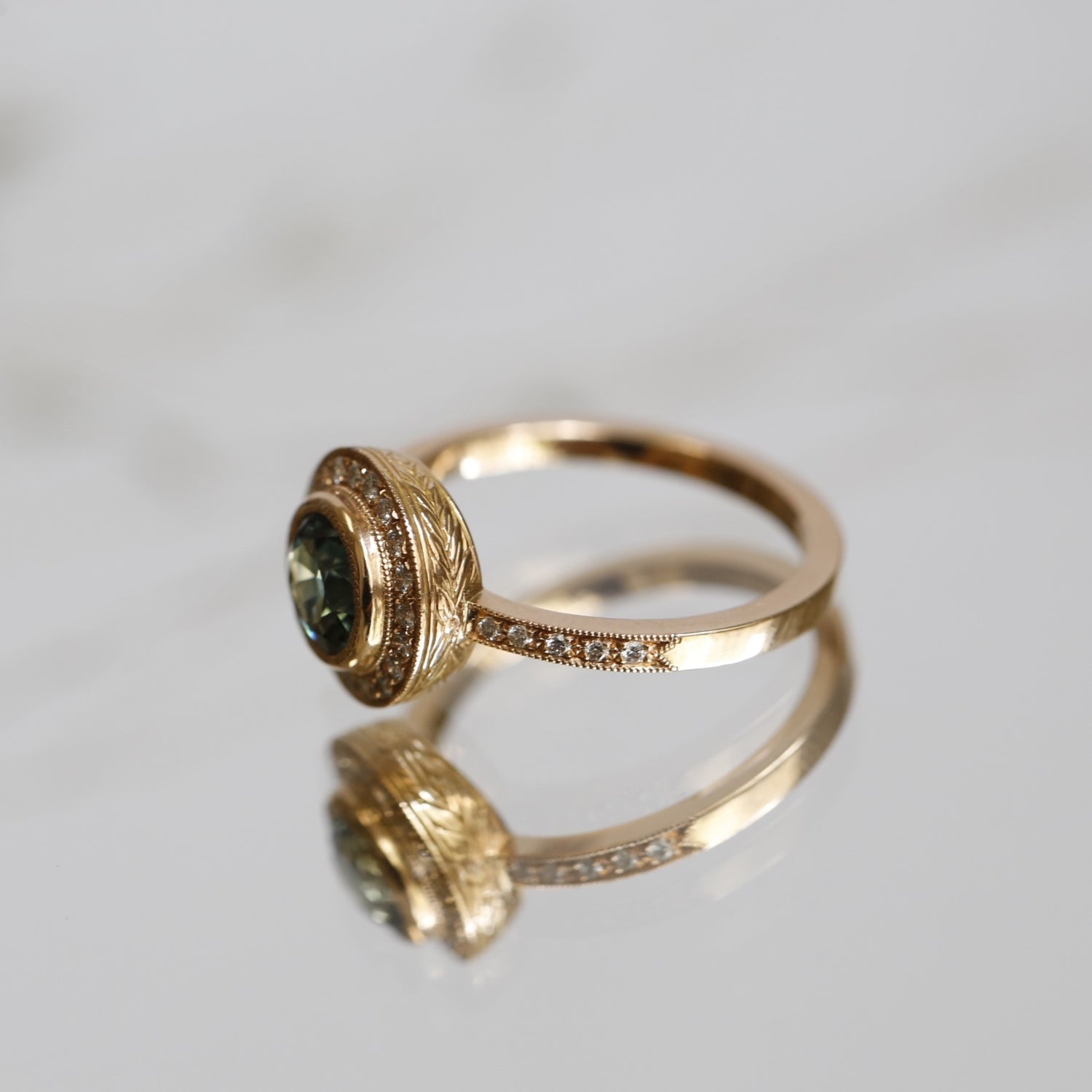 Ring Aphrodite XL engraved Saphir Mermaid