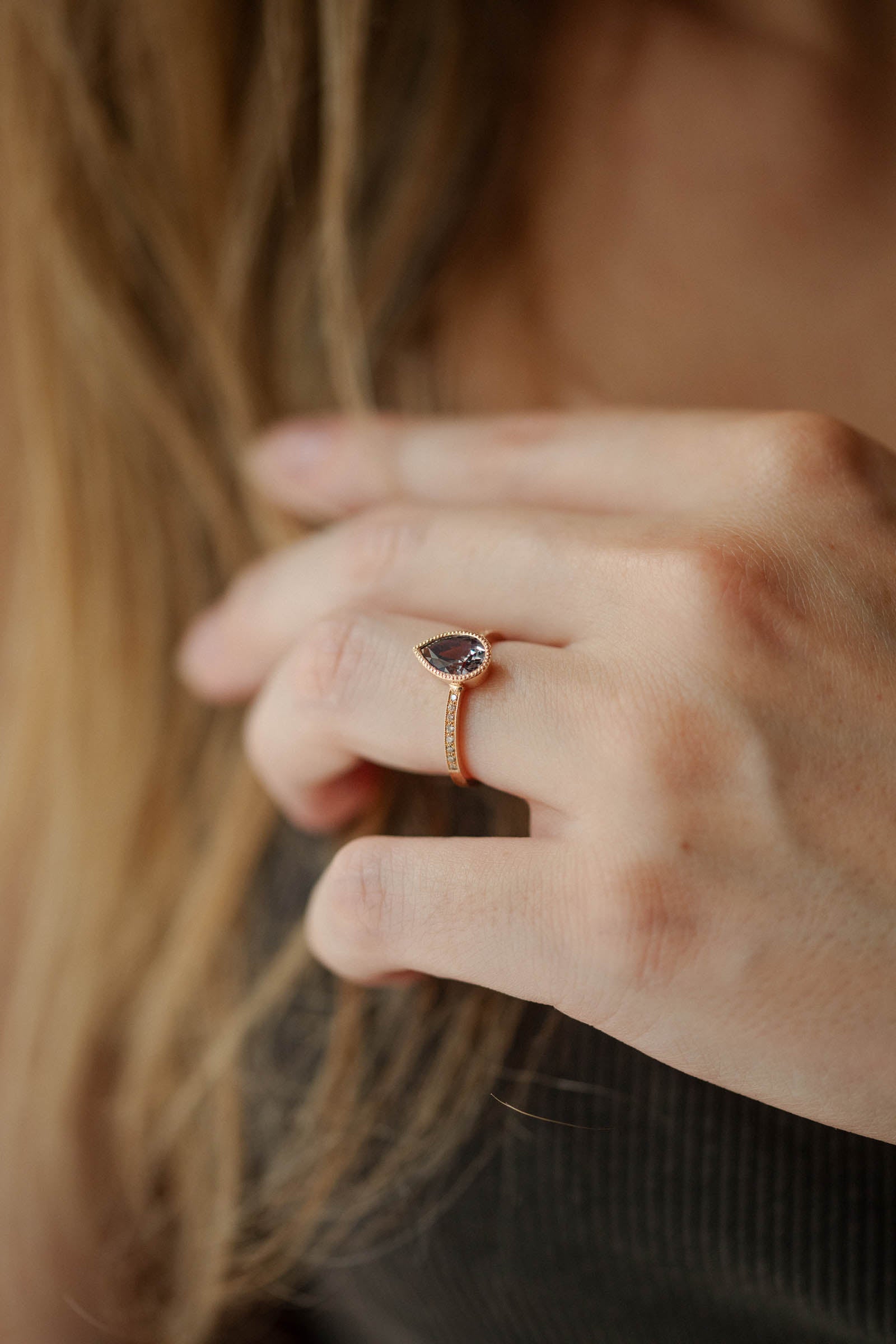 Designer engagement ring Unique piece Juliette sapphire Umba mauve pear Myrtille Beck Paris