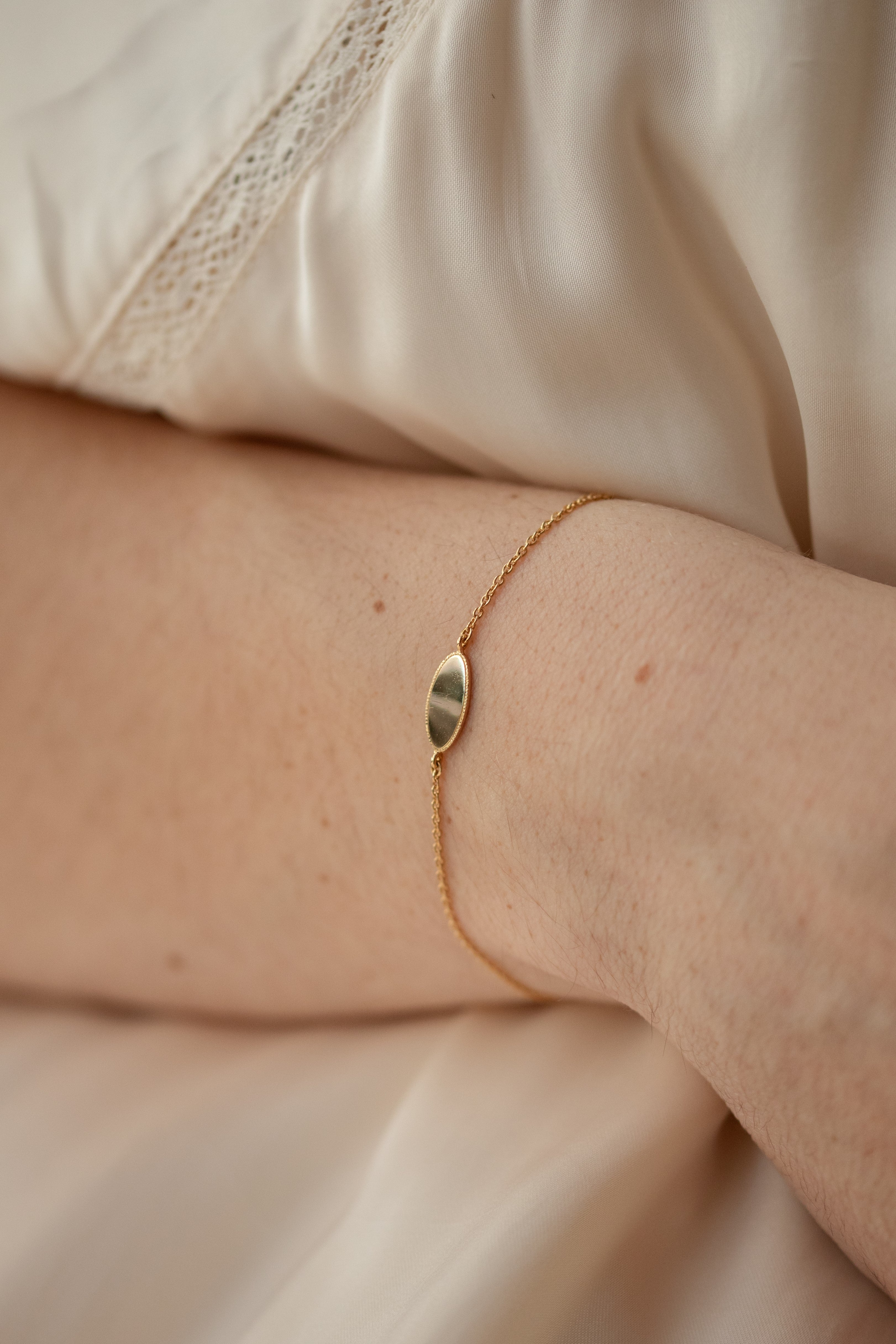 Gourmette Oval Milgrain