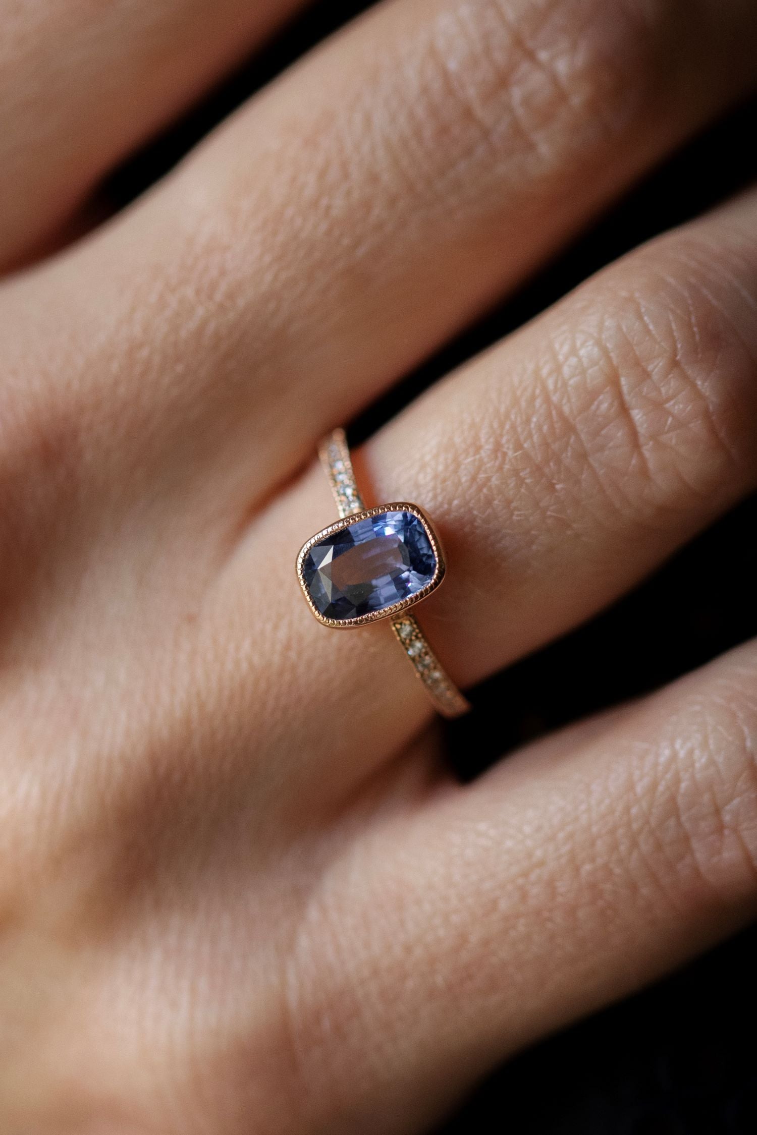 Pièce Unique Juliette blue sapphire cushion