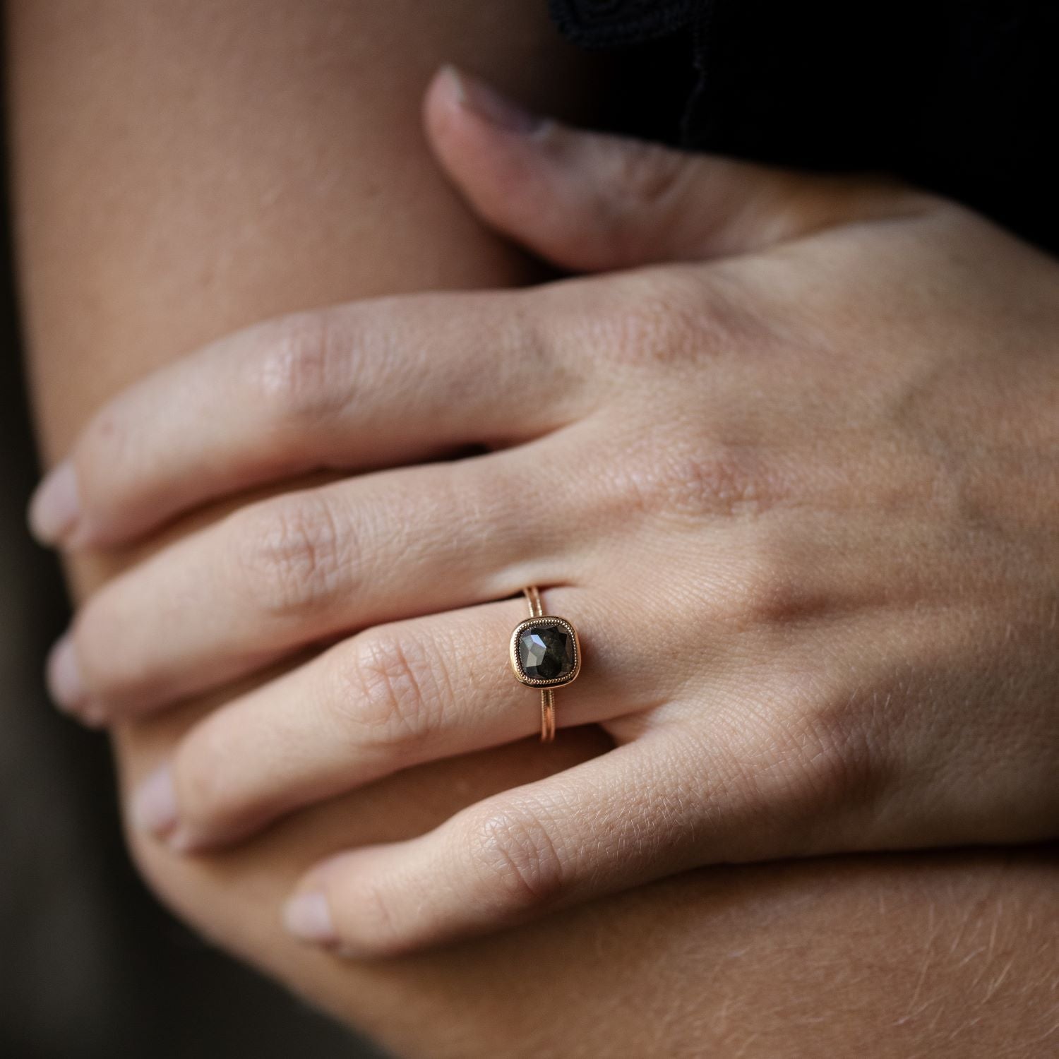 Pièce Unique Solitaire cushion square Salt & Pepper dark