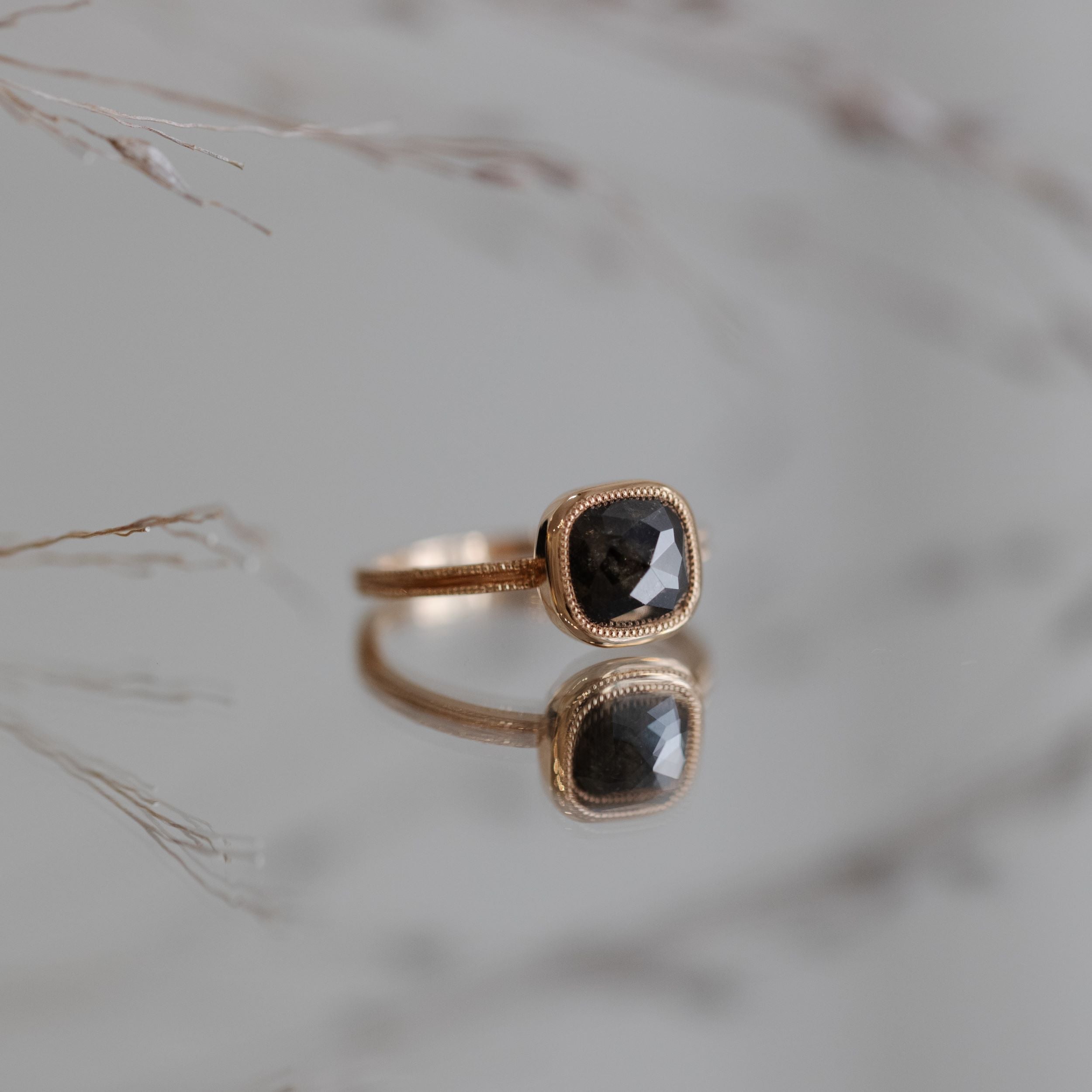 Pièce Unique Solitaire cushion square Salt & Pepper dark