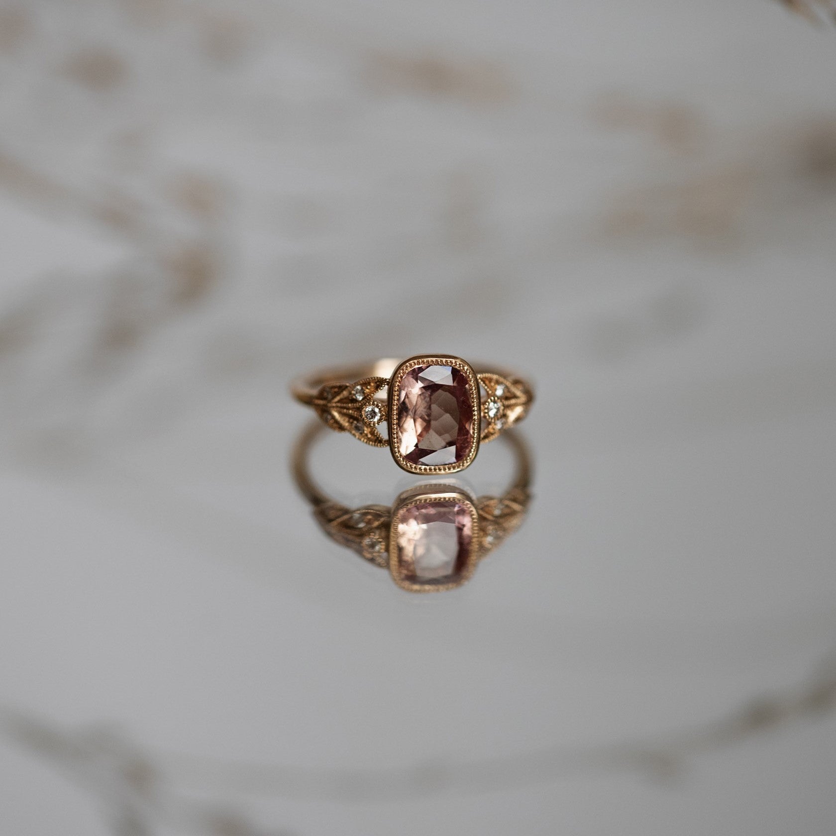 Pièce Unique Feuillage sapphire Padparadscha cushion