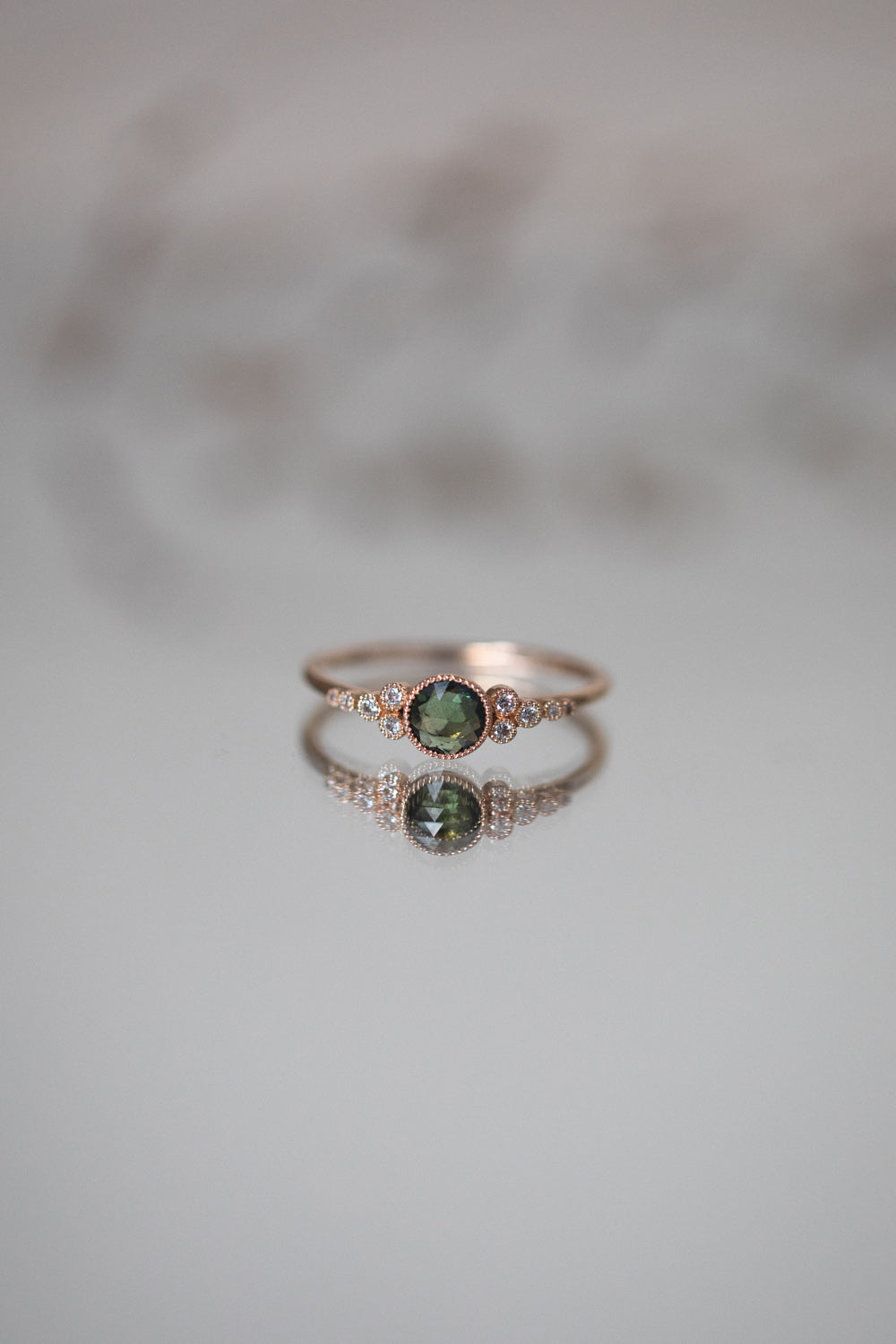 Ring Iris L Green sapphire