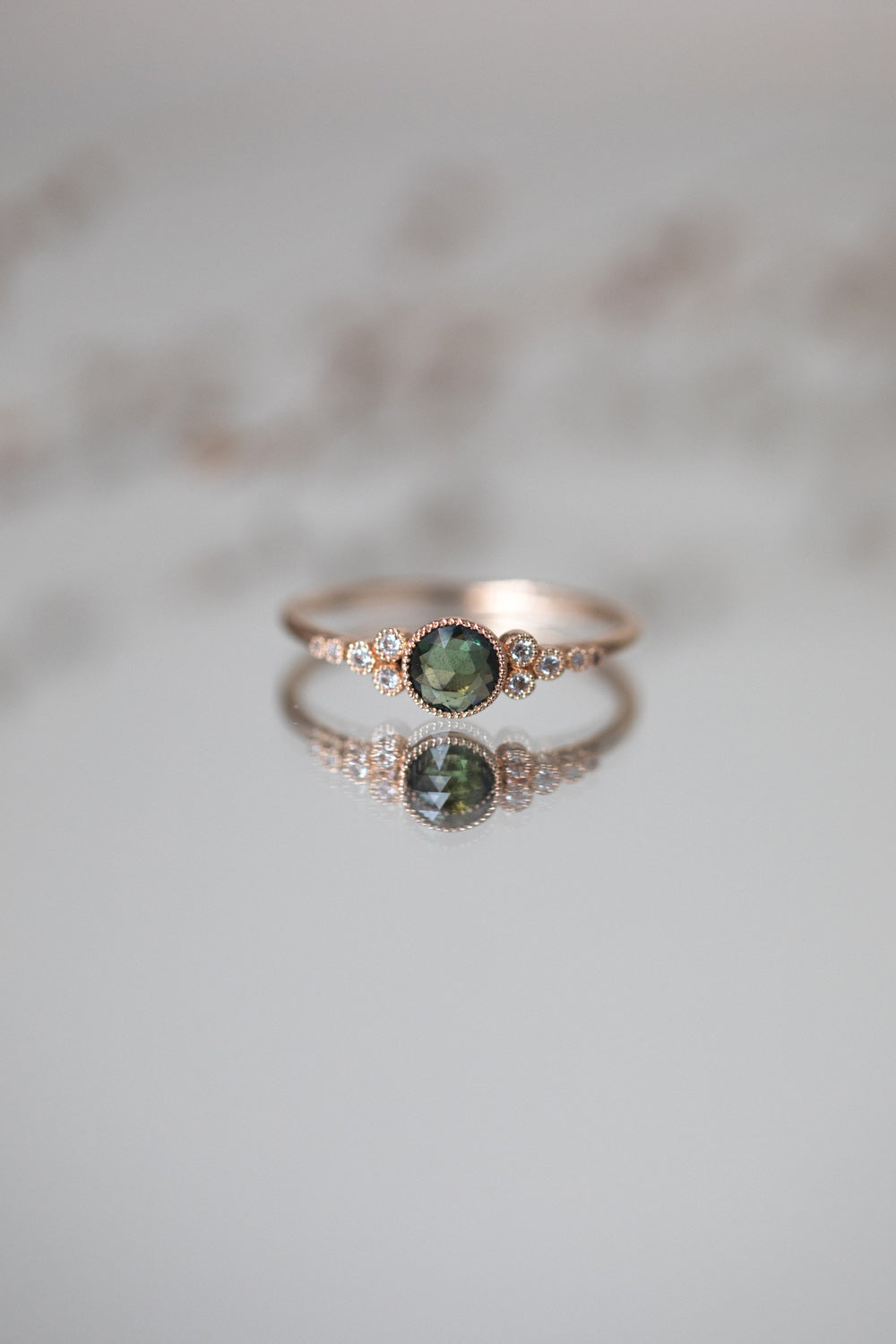 Ring Iris L Green sapphire