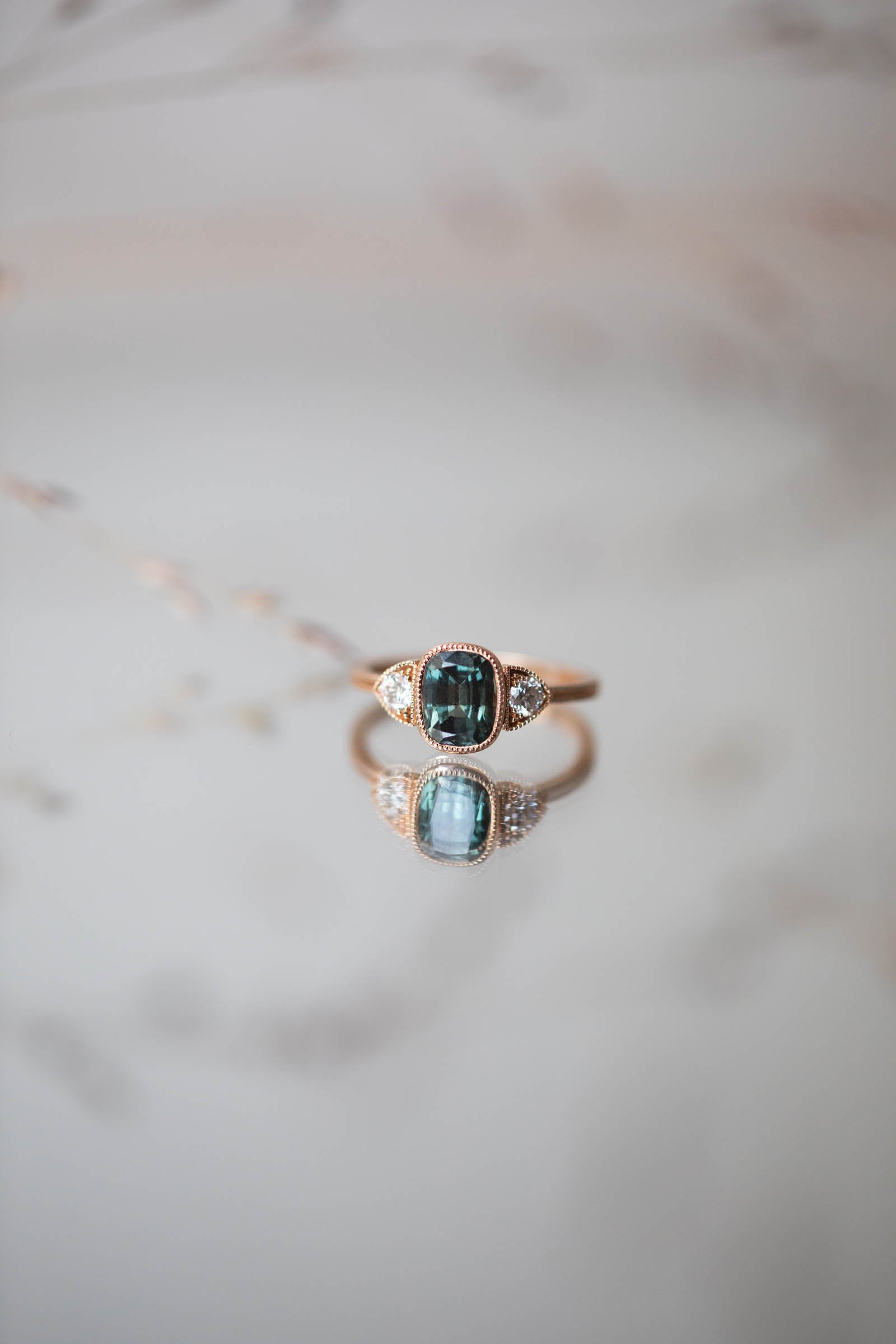 Pièce Unique Beatrice Saphir Umba Vert Kaki Cushion