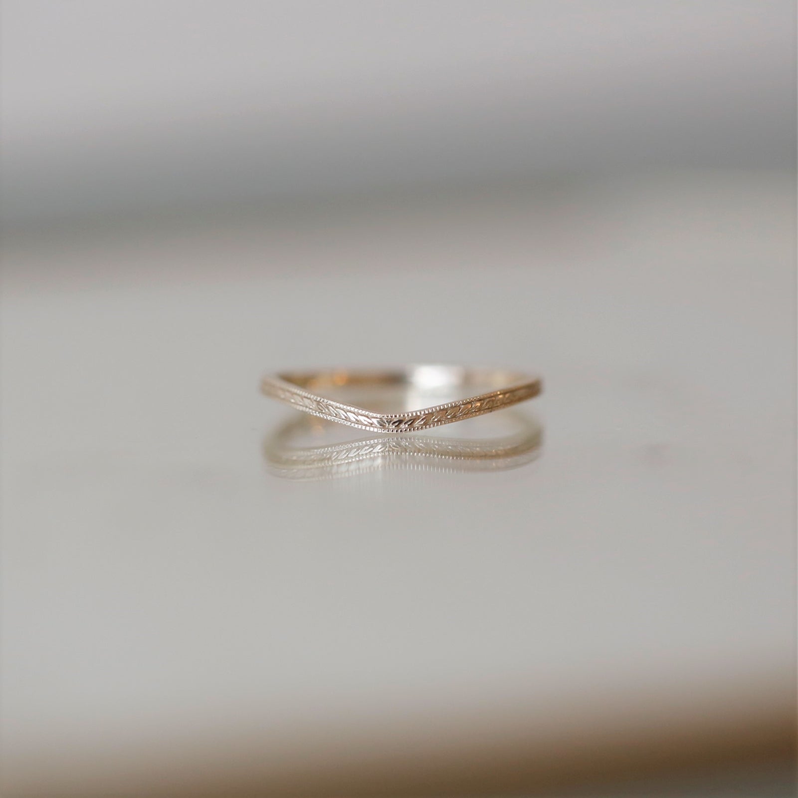 Wave Feuillage wedding band