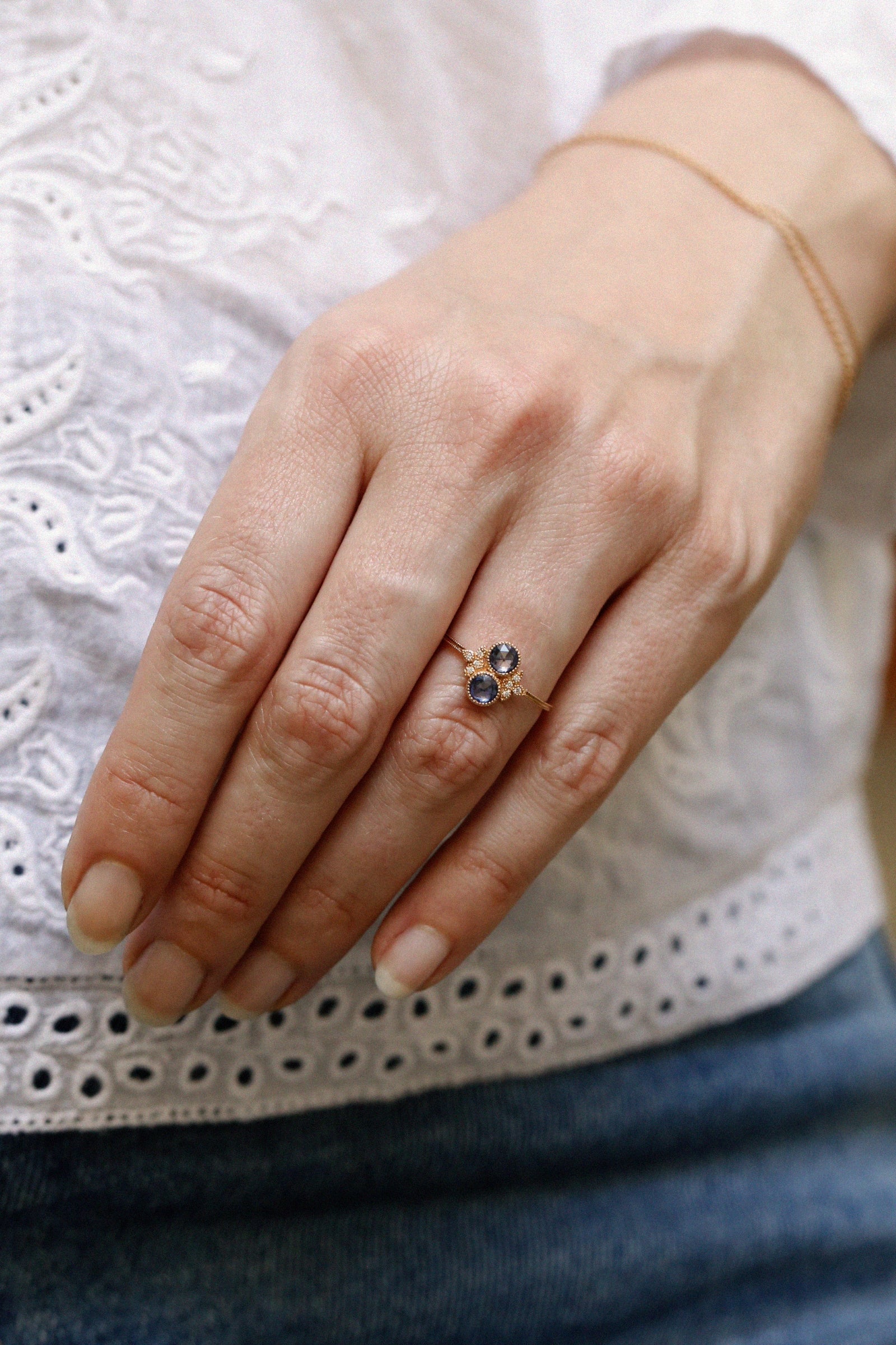 Ring Apis Florea M Blue sapphires