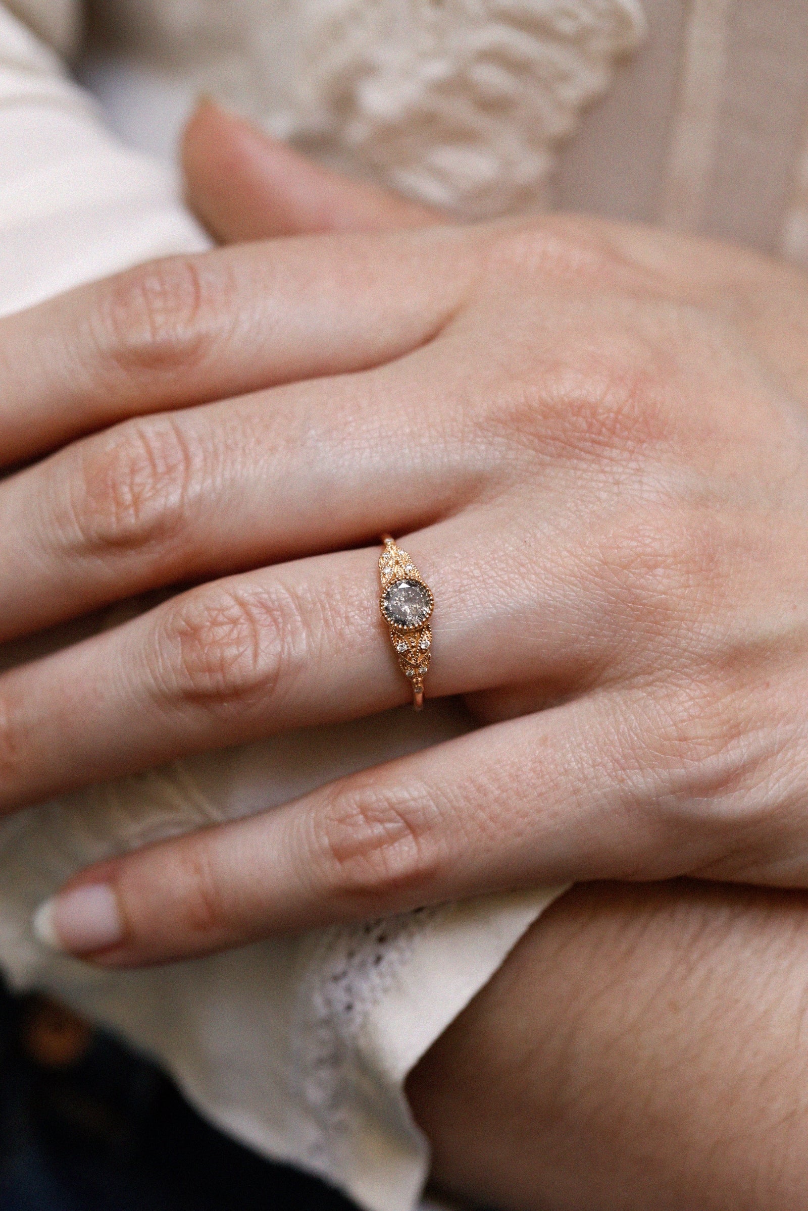 Ring Feuillage L diamond Salt & Pepper