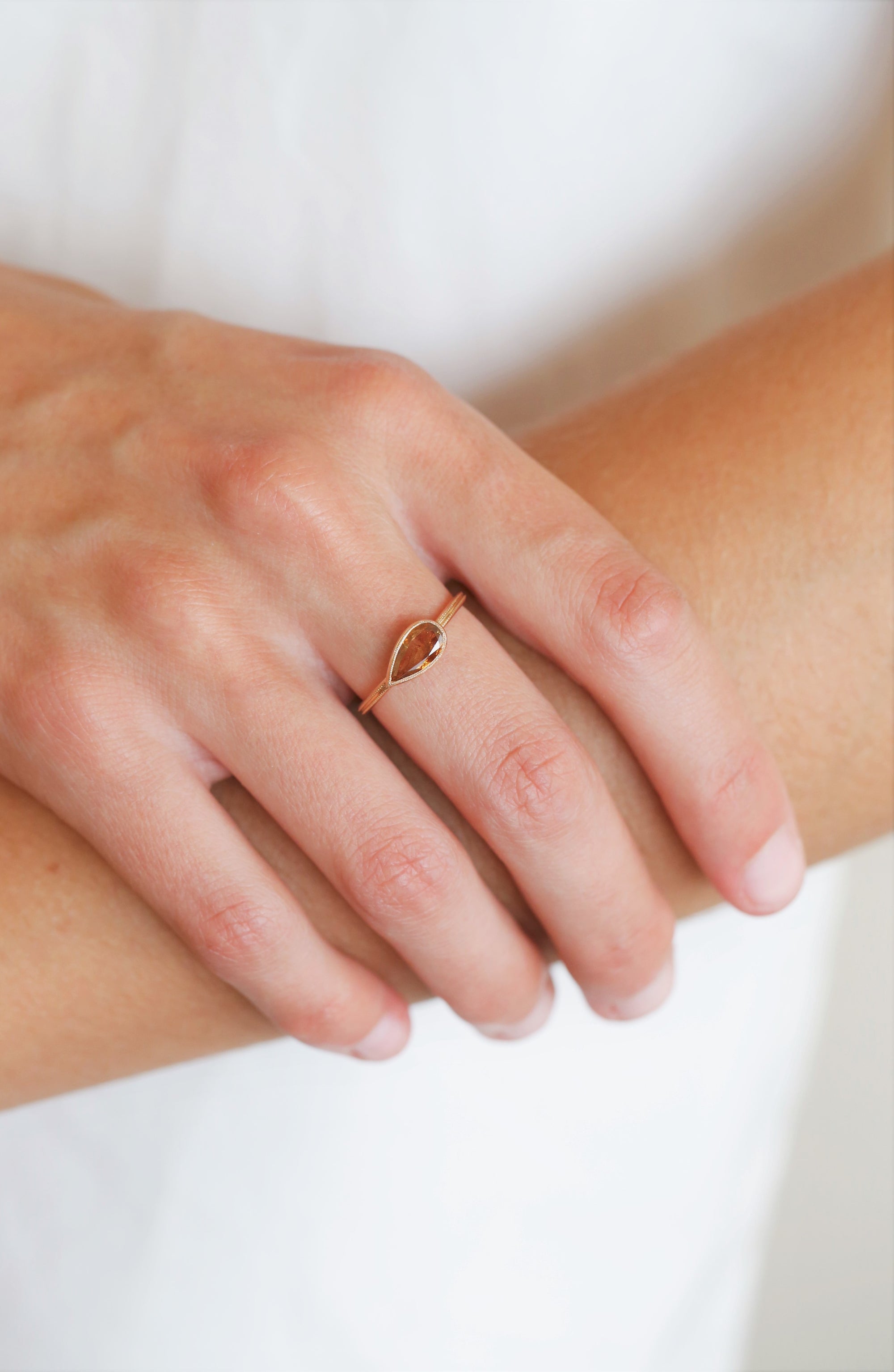 Solitaire diamondbrown double milgrain, Single N°2/2021