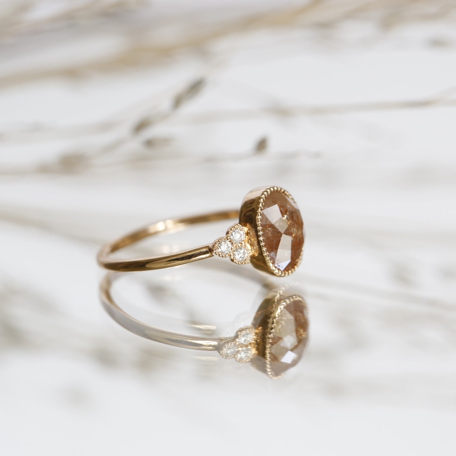 Pièce Unique Flora vertical oval diamond red brown icy