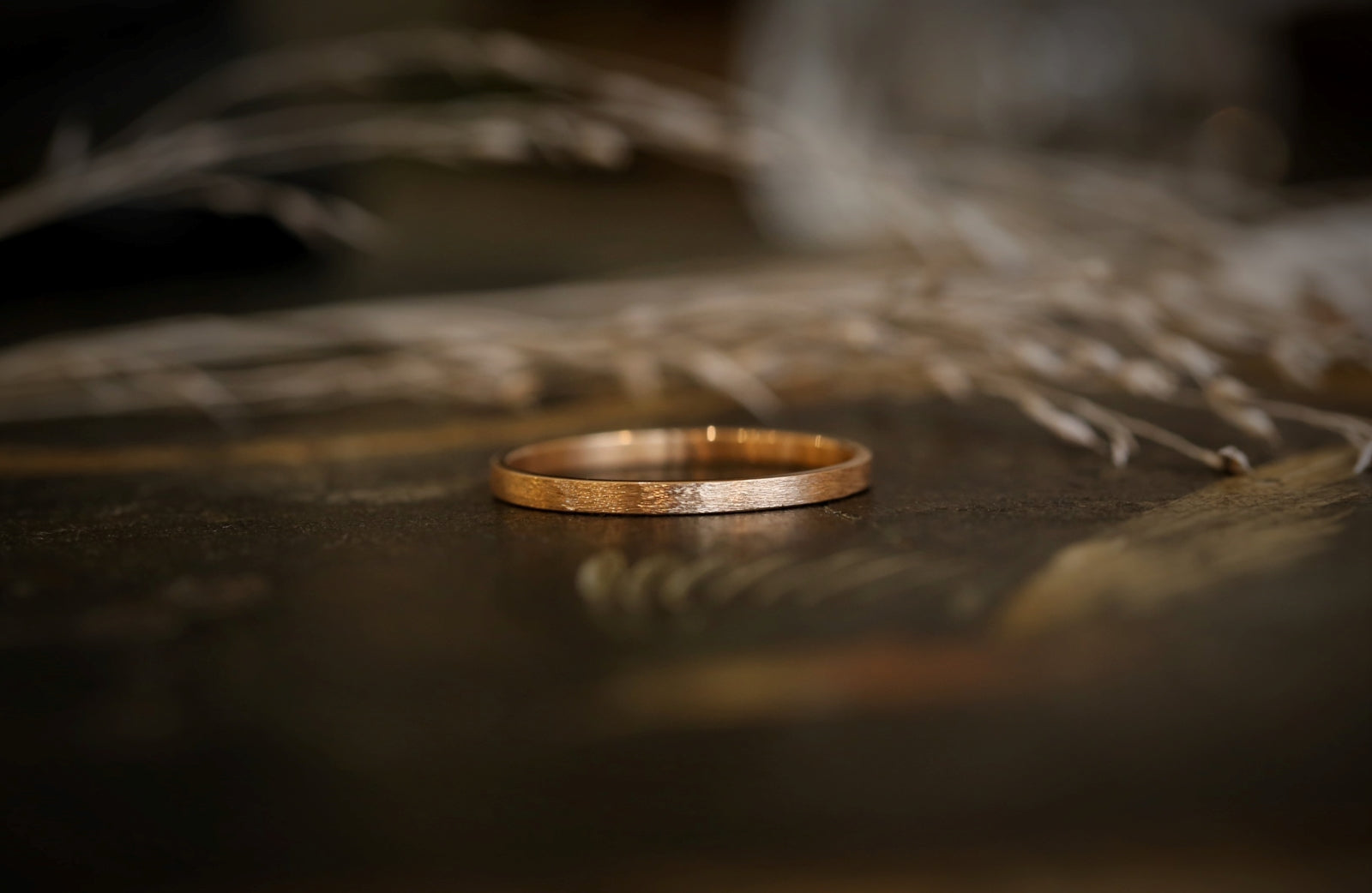 wedding band for men Saturn S in rose gold, Myrtille Beck Paris, wedding band from designer for men, original wedding bands plates