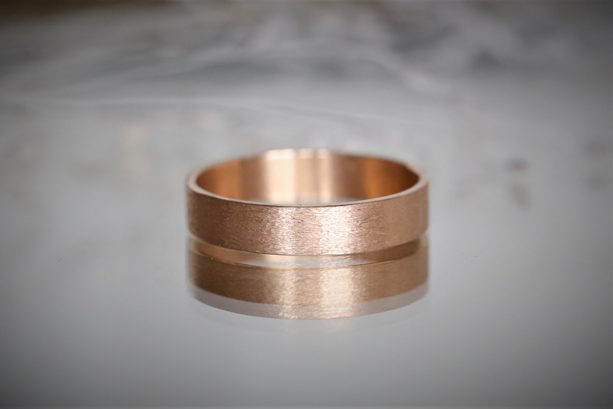 wedding band for men Saturn in rose gold, Myrtille Beck Paris, wedding band from designer for men, original wedding bands plates