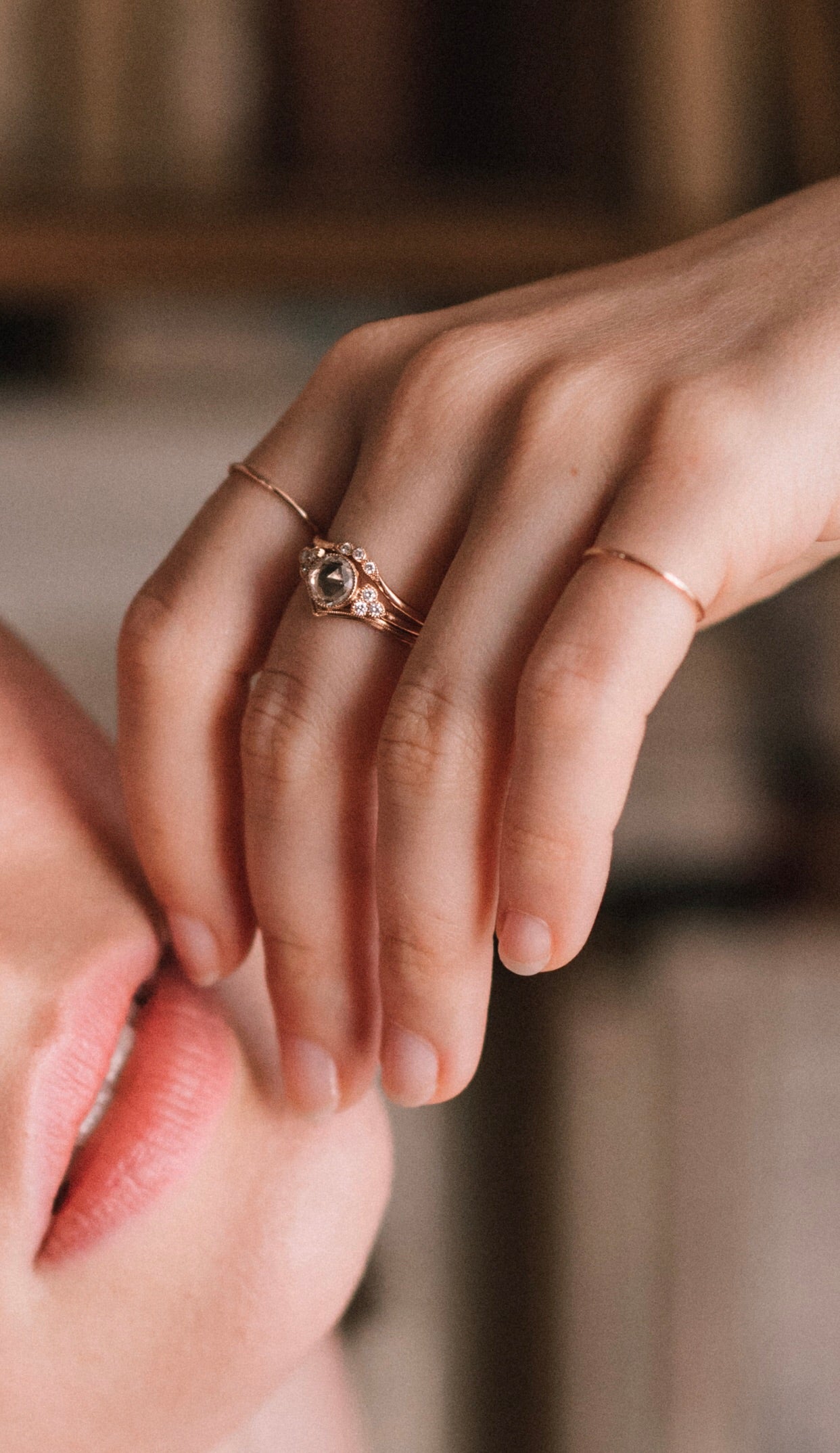 wedding band Flora Curve 5 Diamonds