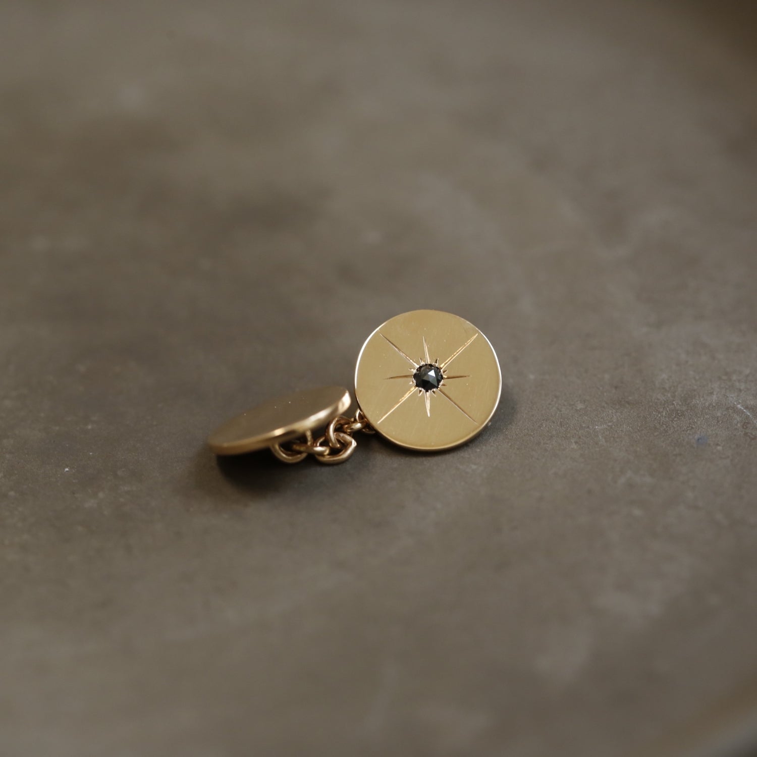 Bouton de manchette rond Etoile diamant noir