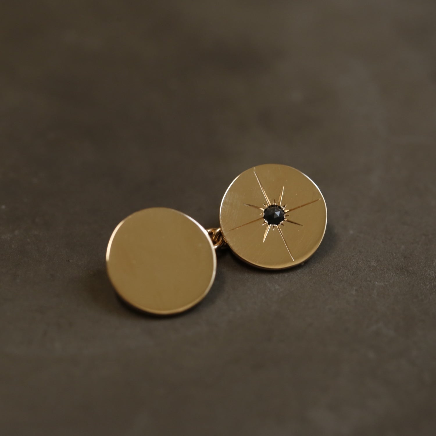 Bouton de manchette rond Etoile diamant noir