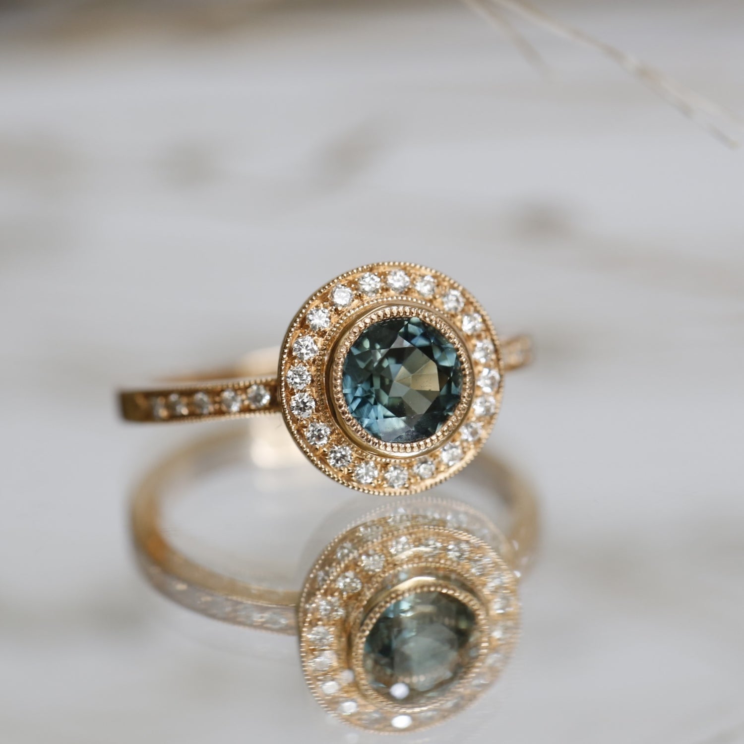 Bague Aphrodite XL gravée Saphir Mermaid