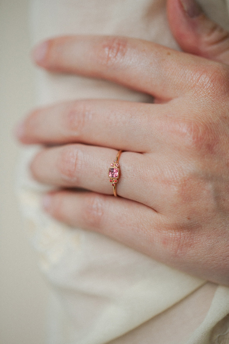 Bague Mini Flora Saphir Umba Rose Orangé Carré