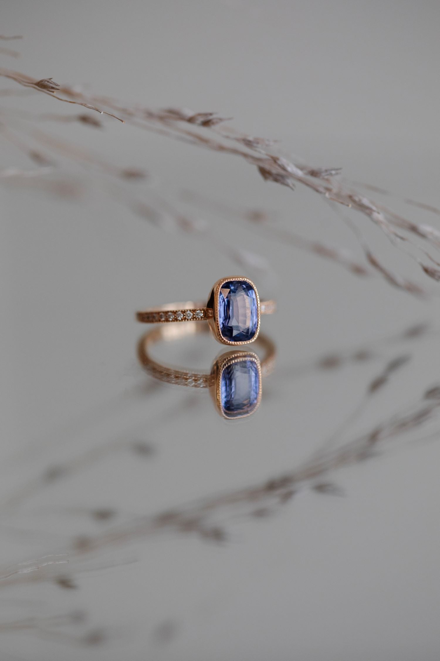 Pièce Unique Juliette saphir bleu coussin