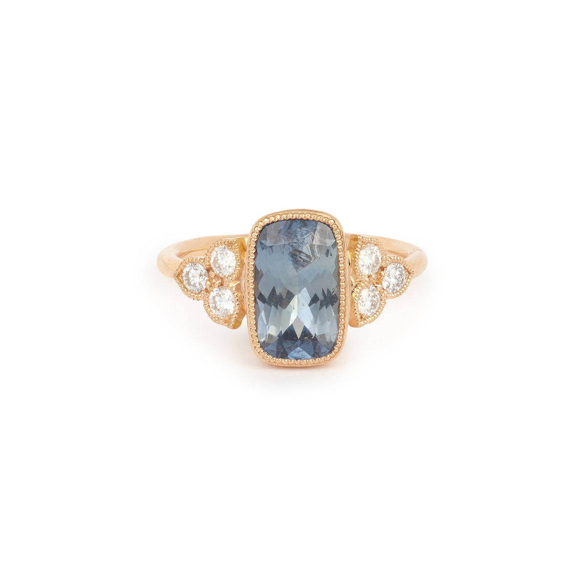 Bijou de créateur symbolique bageu de fiançailles pièce unique en or et saphir bleu et diamant blanc brillant Myrtille Beck Paris