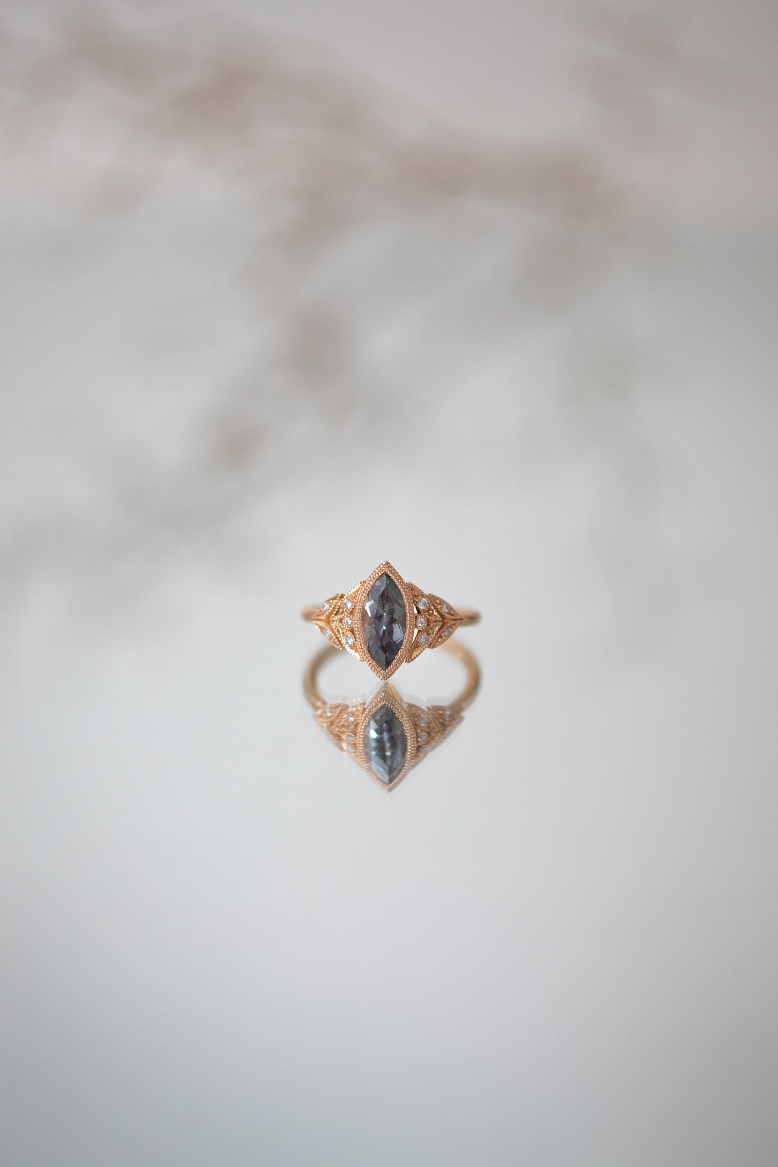 Pièce Unique Feuillage Saphir Mauve Marquise