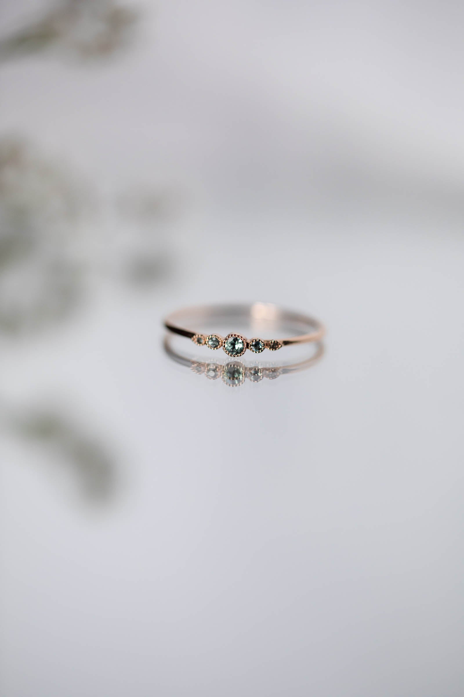 Bague Petit Amour Céleste Saphirs gris verts