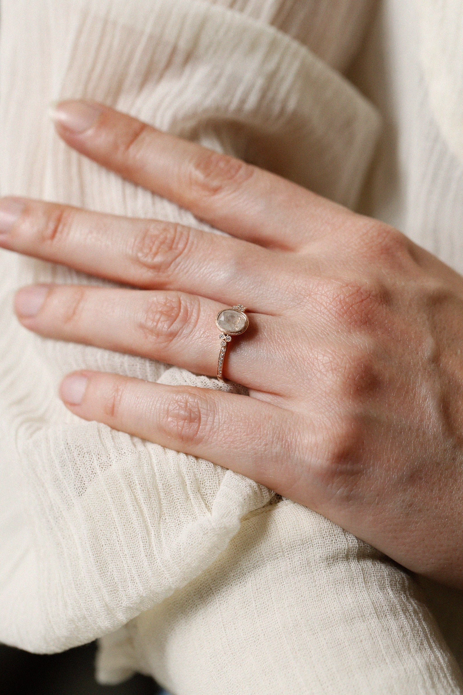 Pièce Unique n°3/2022, Bague Iris Diamant Icy ovale