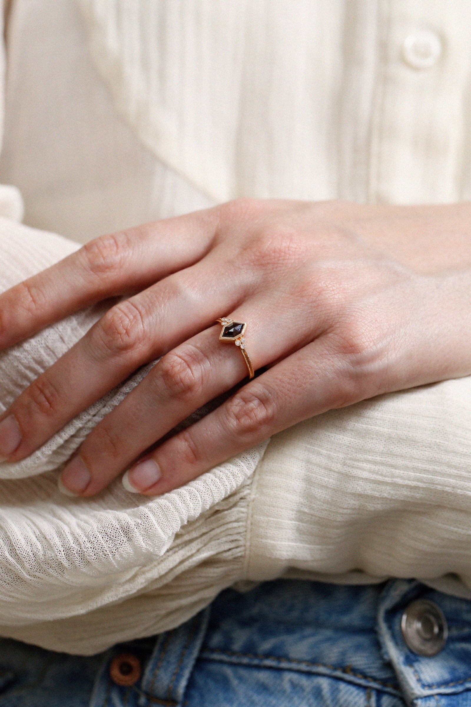 Bague Hexagonale Diamant brun, Pièce Unique