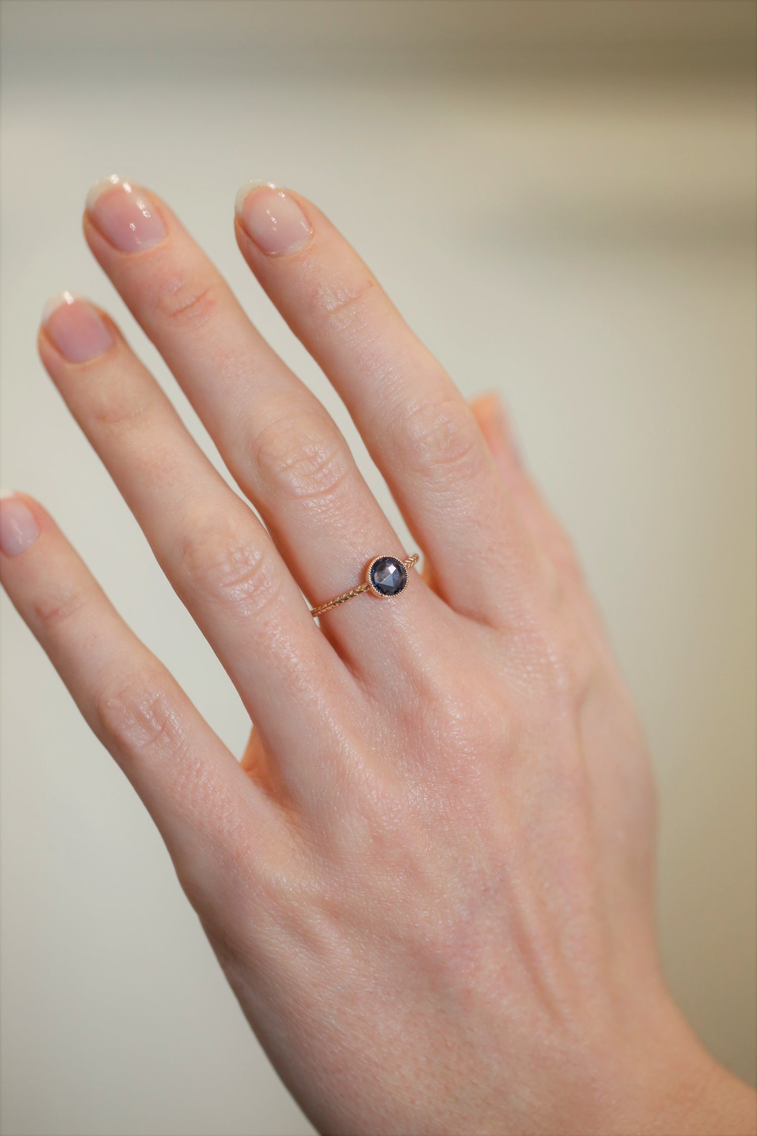 Bague - Cybèle Saphir Bleu, bague de créateur, bague de fiancailles de createur, solitaire saphir Myrtille Beck Paris