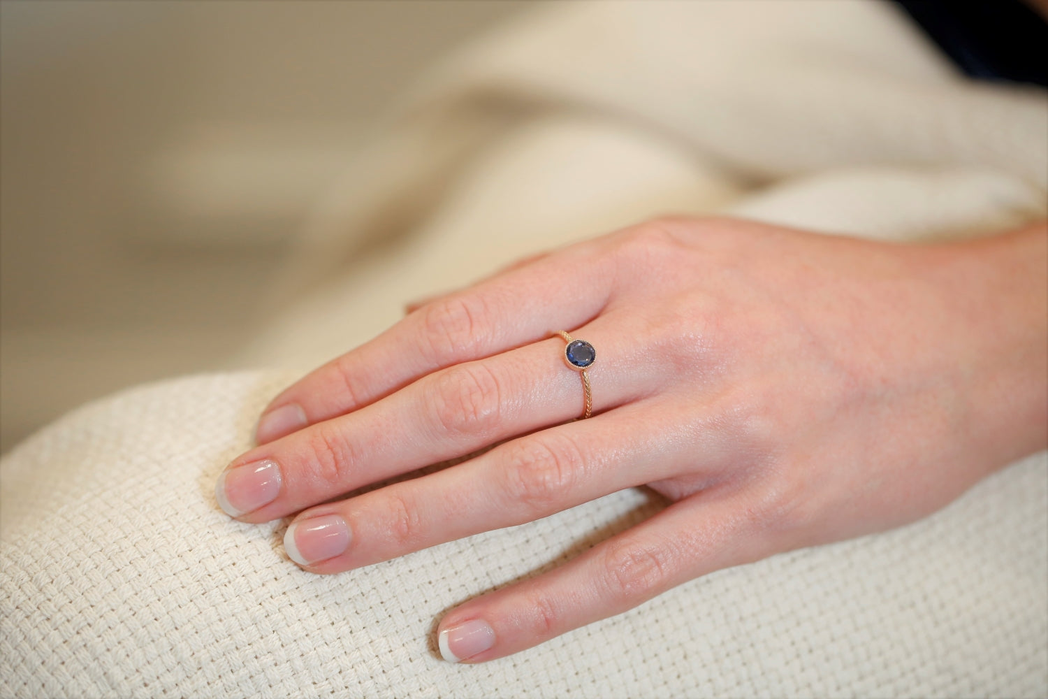 Bague - Cybèle Saphir Bleu, bague de créateur, bague de fiancailles de createur, solitaire saphir Myrtille Beck Paris