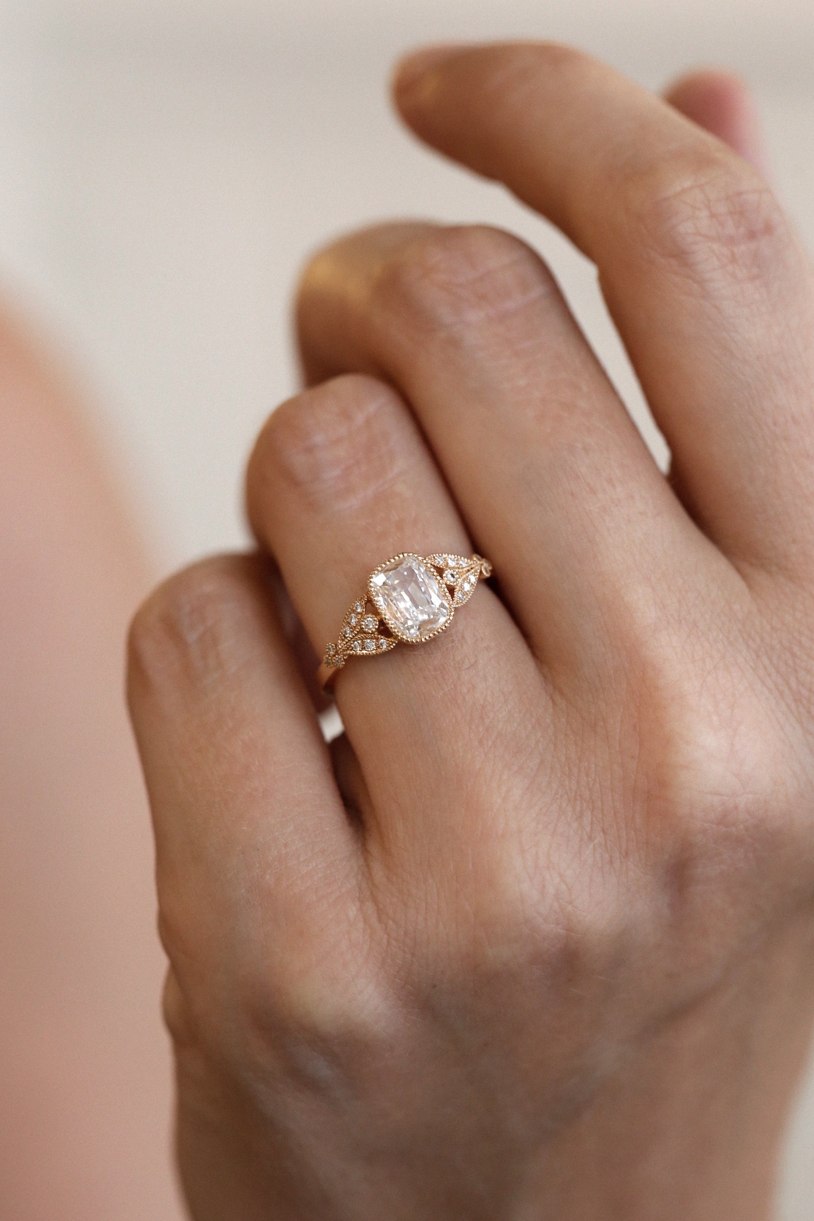 Bague Feuillage Diamant Coussin ovale, Pièce Unique