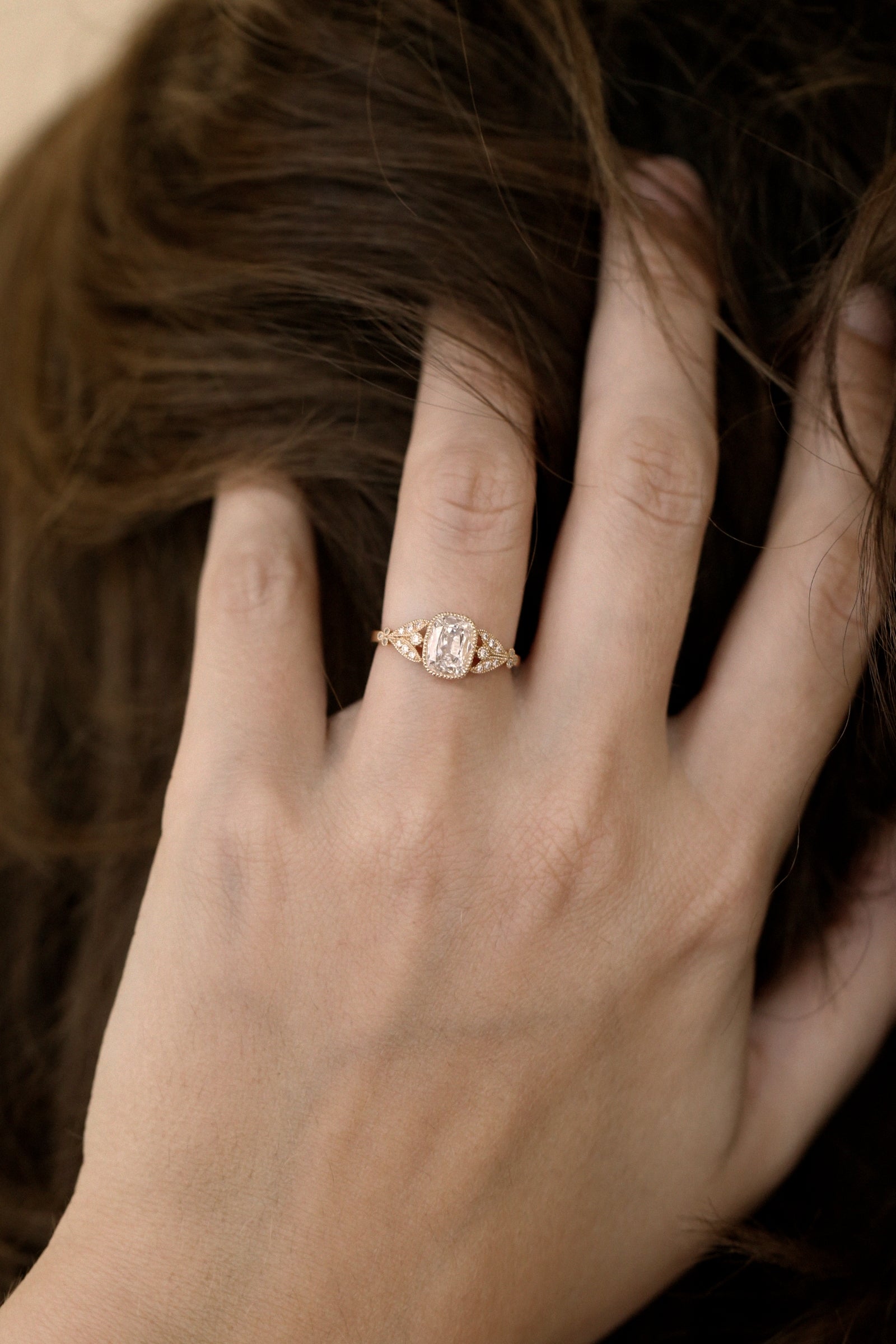 Bague Feuillage Diamant Coussin ovale, Pièce Unique