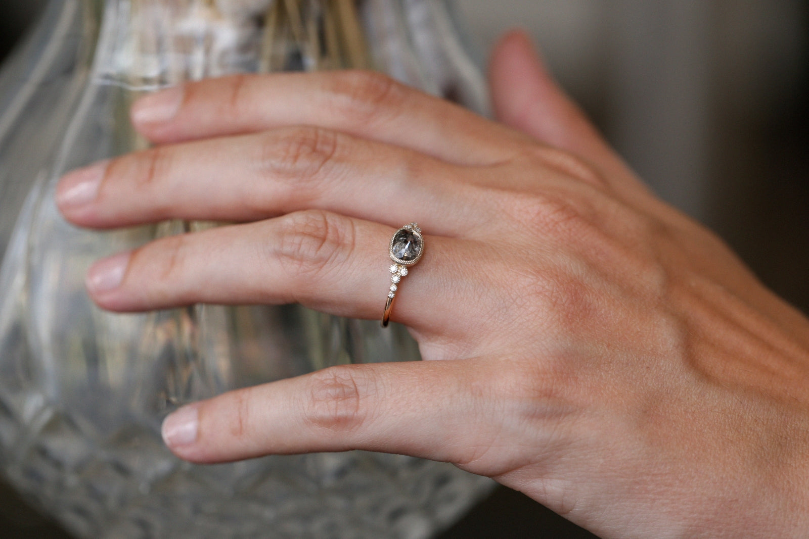 Pièce Unique n°11/2022, Bague Iris Diamant Salt & Pepper ovale