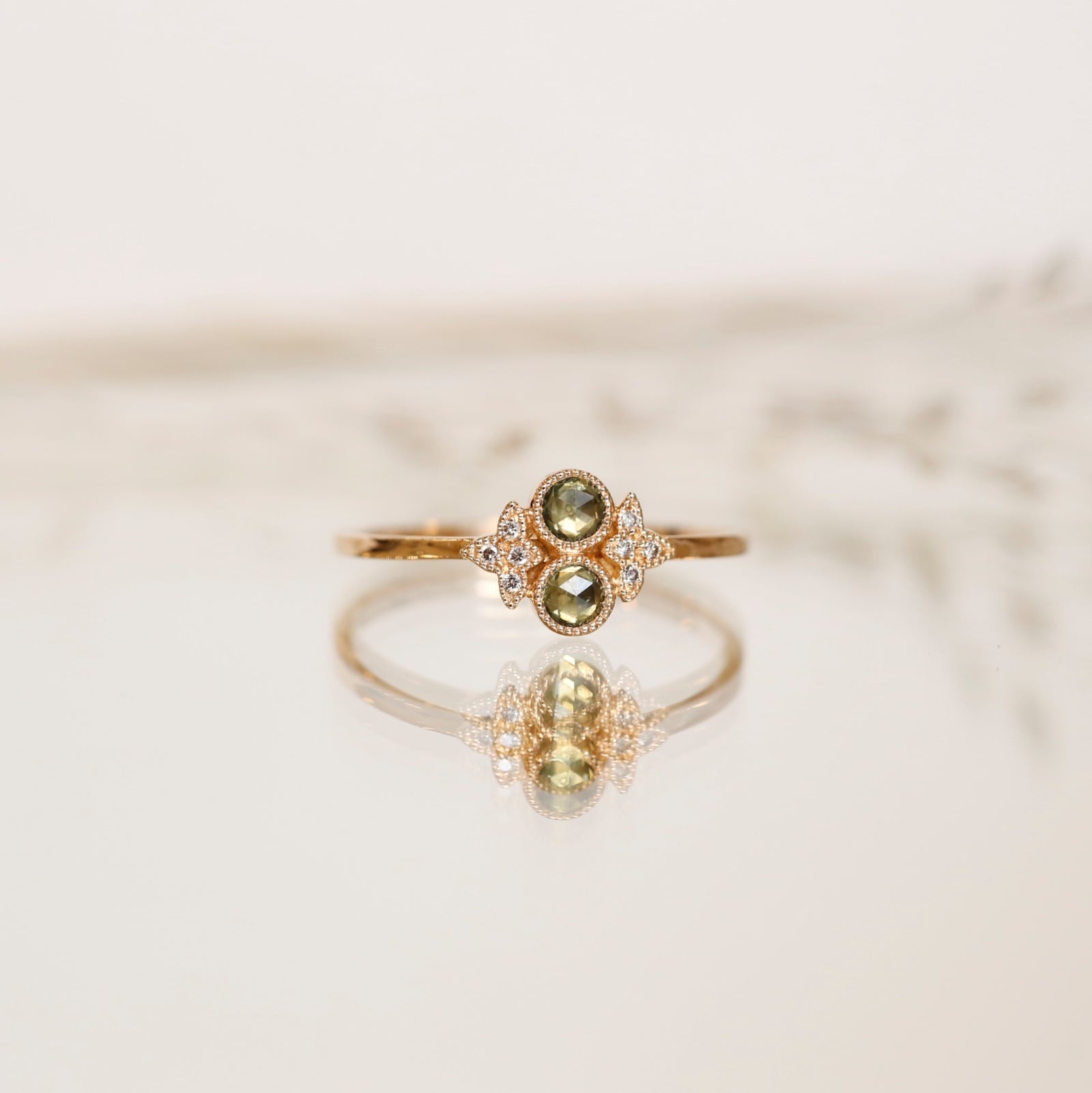 Bague Apis Florea S Saphirs verts Diamants Champagne