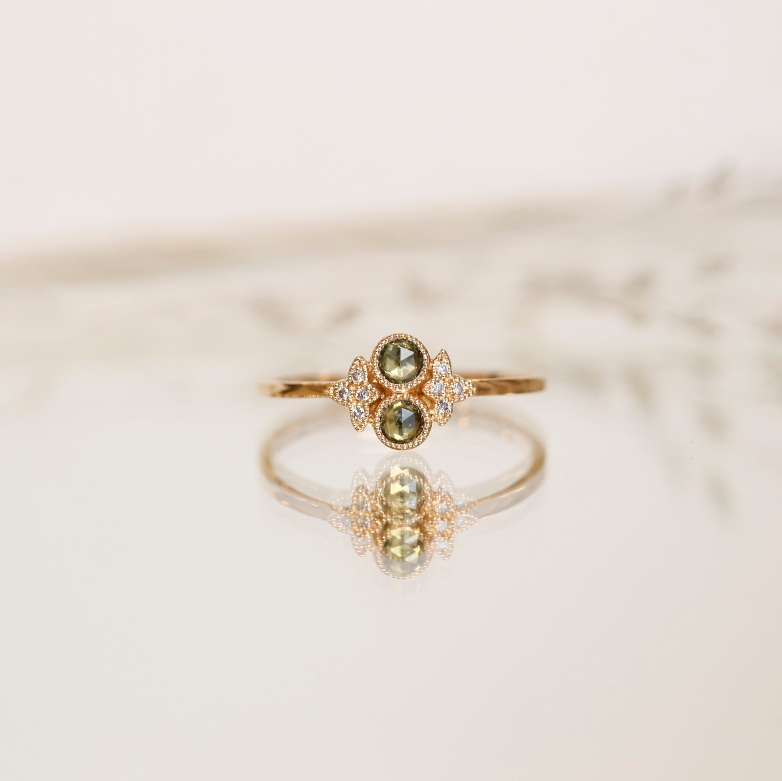 Bague Apis Florea S Saphirs verts Diamants Champagne