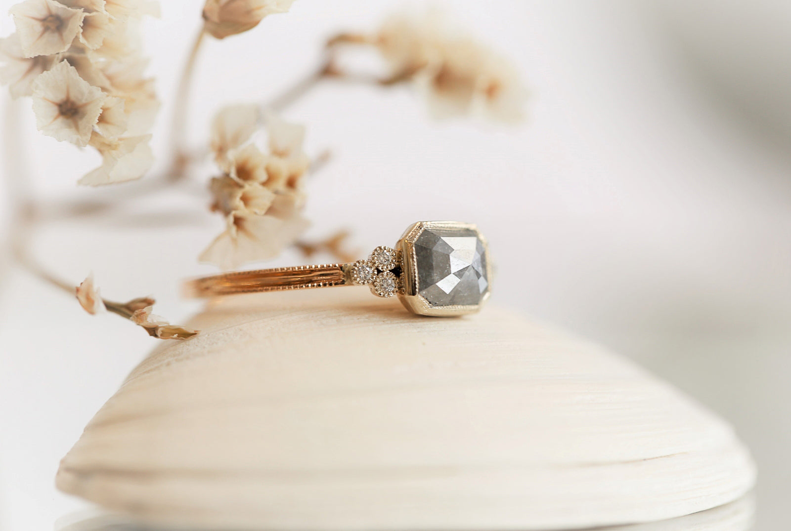 Bague Flora diamant Icy, Pièce Unique N°3/2021