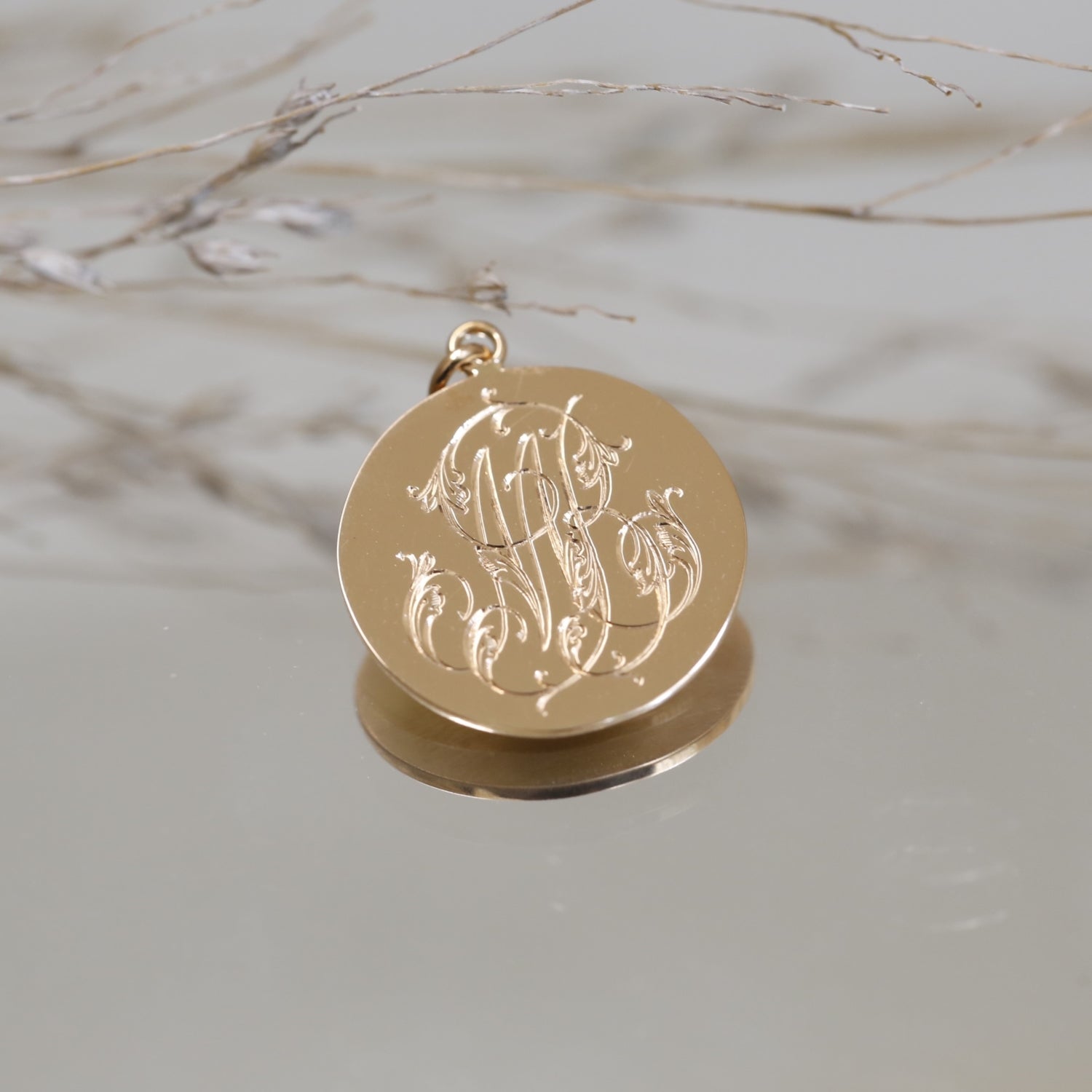 Médaille Monogramme or rose Myrtille Beck