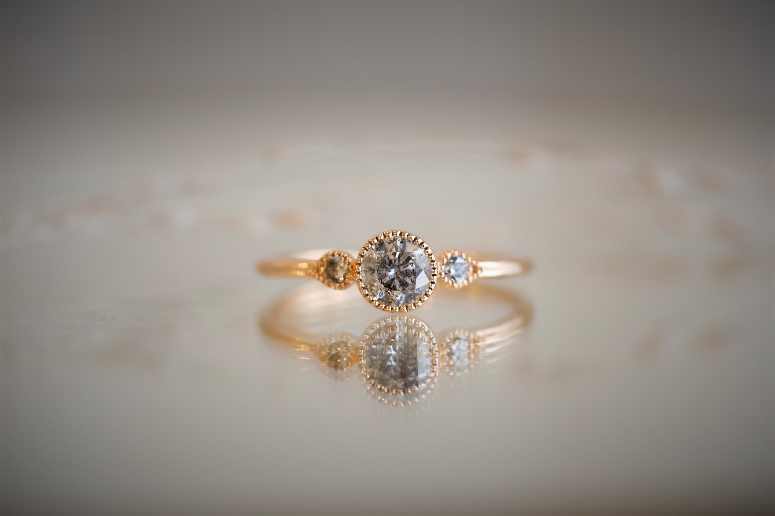 Bague Amour Céleste L diamants salt and pepper Myrtille Beck- Bague de fiançailles diamantys salt and pepper