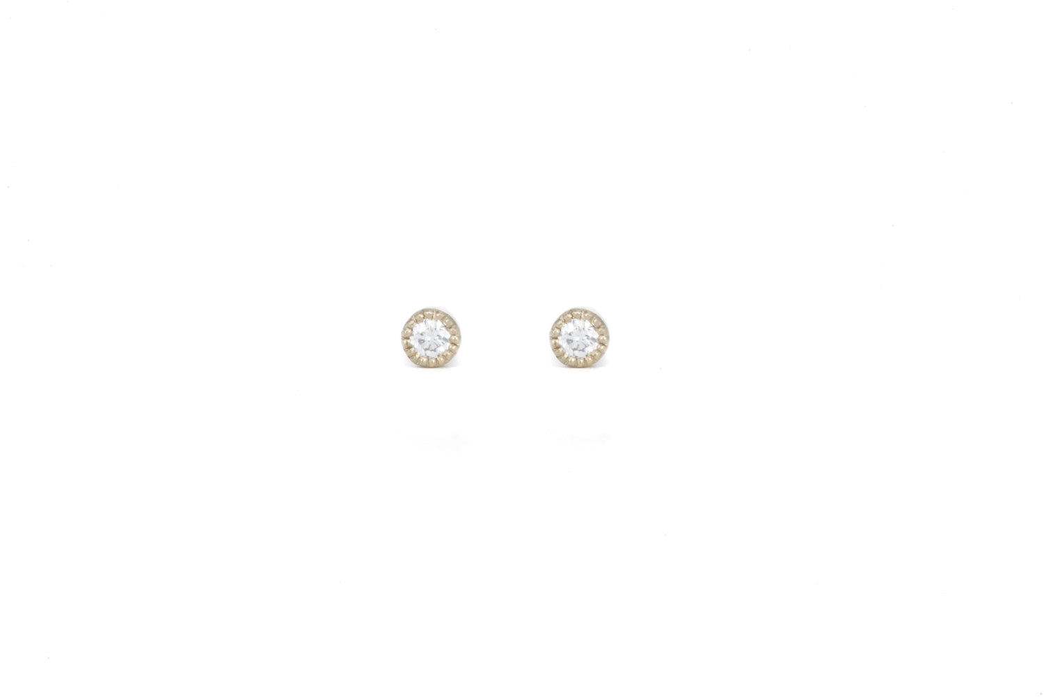 Boucles d'oreilles Mini Love-Myrtille Beck-Boucles d'oreilles discrètes en diamants et or