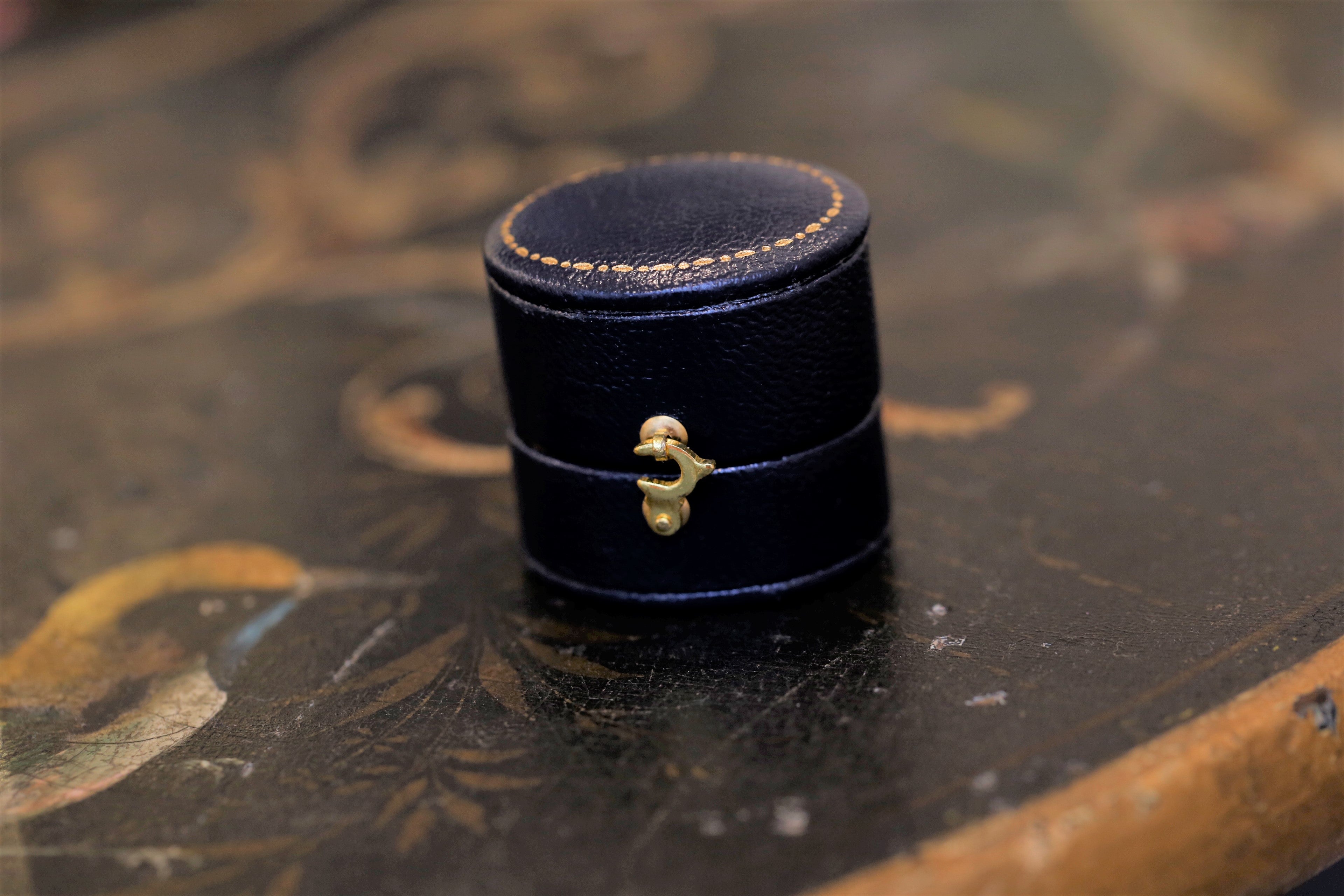 Écrin vintage bleu nuit