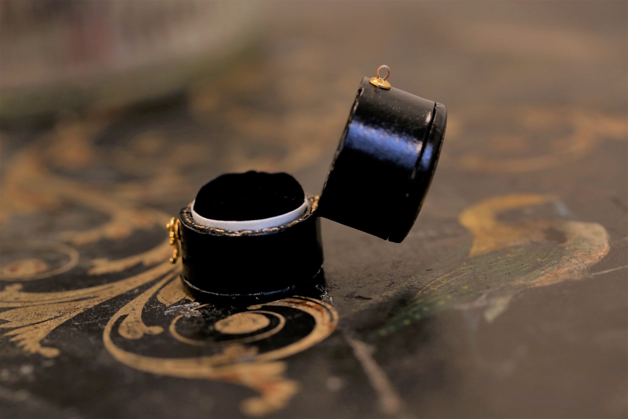 écrin bague vintage en cuir- Myrtille Beck