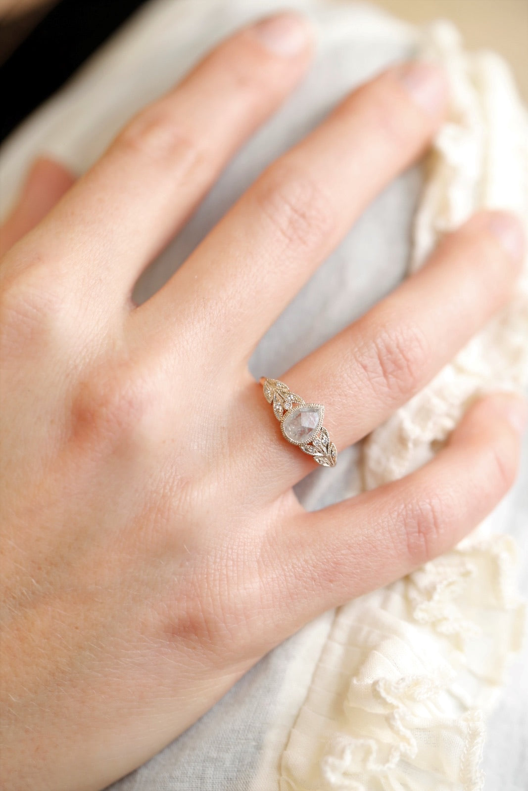 Bague Feuillage Diamant Icy poire, Pièce Unique N°5/2020