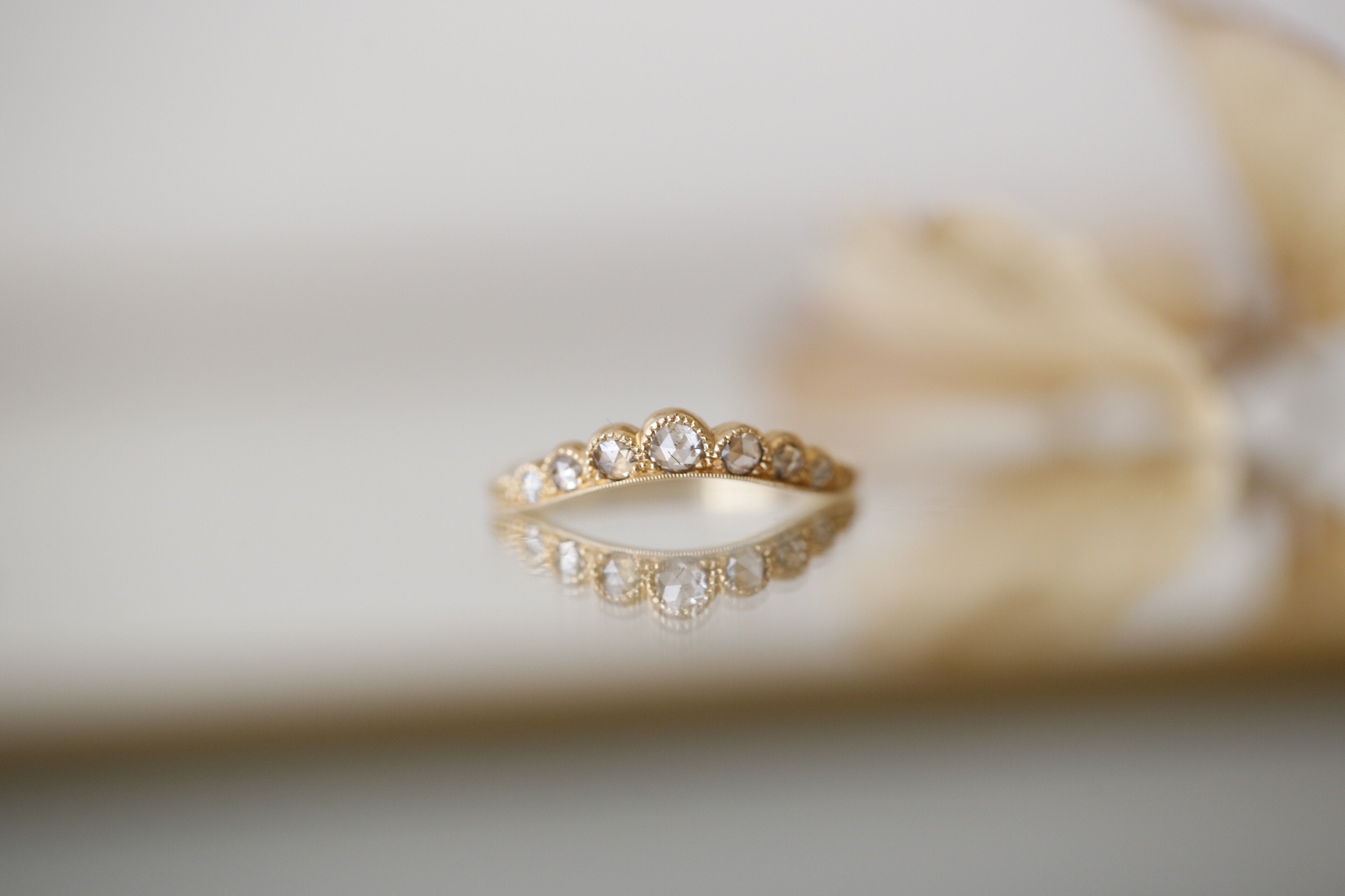 Bague Grand Diadème Myrtille Beck, diamants champagne, bague de fiançailles uniques, bague de fiançailles de créateur Paris