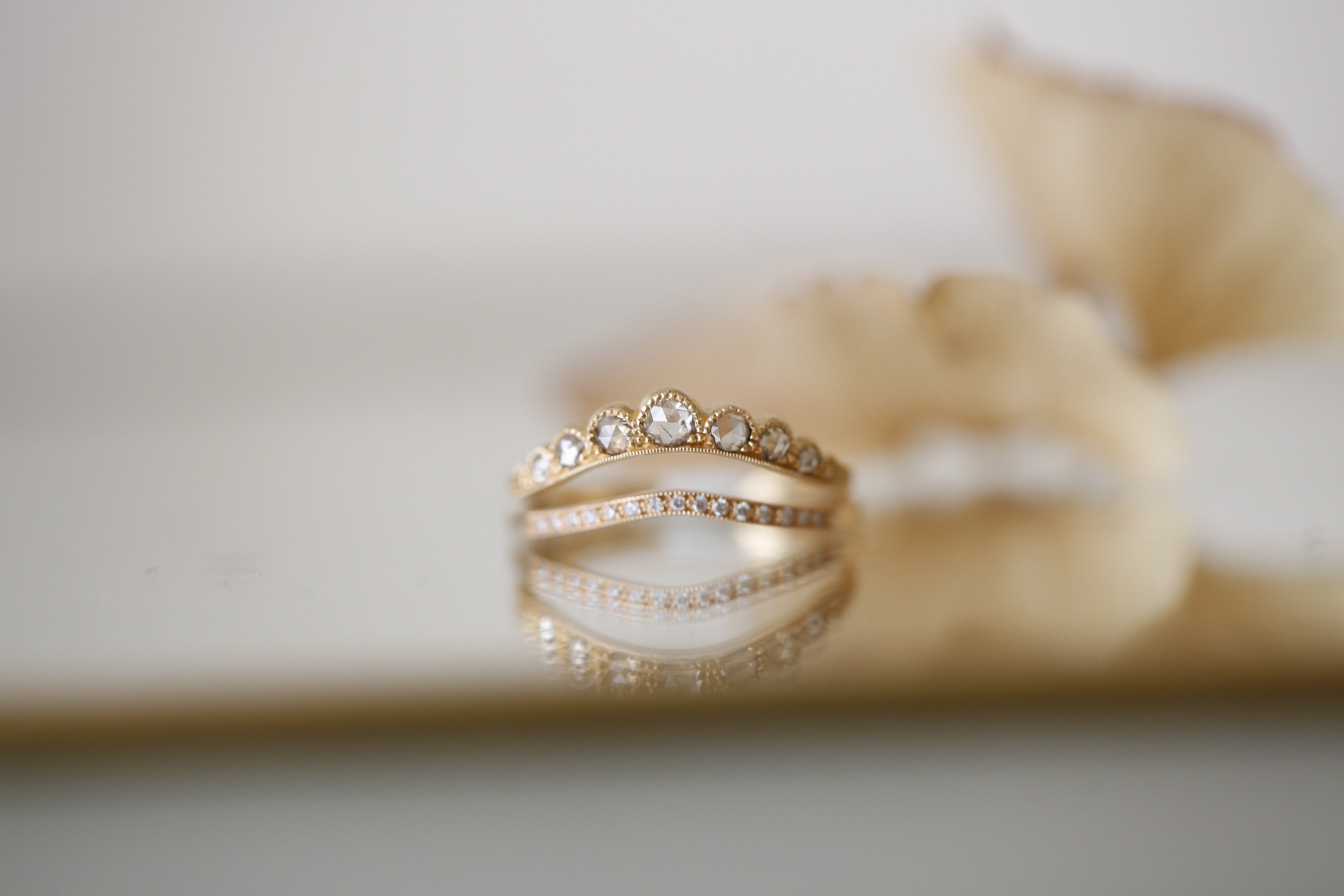Bague Grand Diadème Myrtille Beck, diamants champagne, bague de fiançailles uniques, bague de fiançailles de créateur Paris