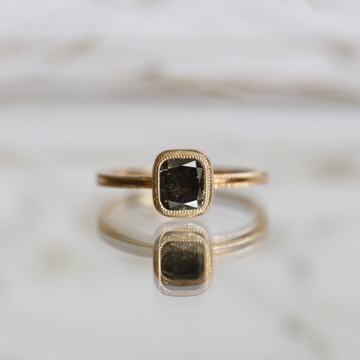 Pièce Unique Solitaire double milgrain cushion Salt & Pepper